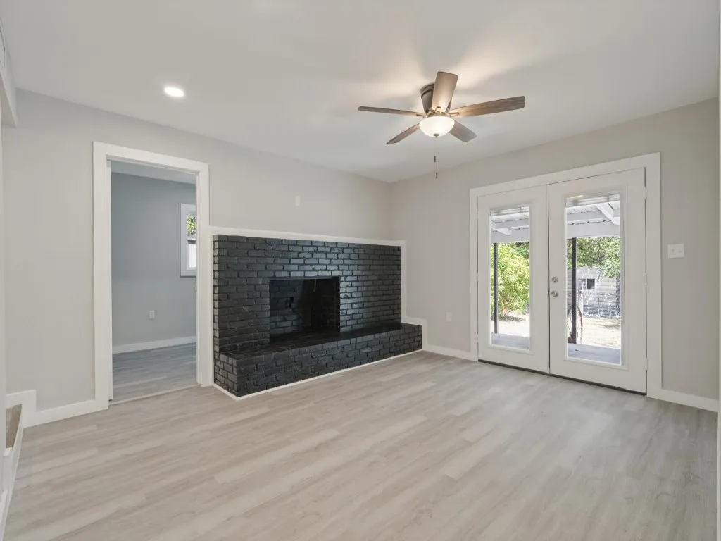 Single Family Residence For Sale in Bosque County , 107 N Avenue P, Clifton, Texas 76634, 3 Bedroom, 2 Bathroom, 1 Garage spaces, 2,082 Sqft, built in 1955, mls#21389754, Real Estate Agent in Clifton, Homes For Sale in Bosque county, Homes For Sale in Clifton, Realtor in Clifton Texas, Real Estate Brokerage Independent Realty Texas, Luminita Cordes Realtor