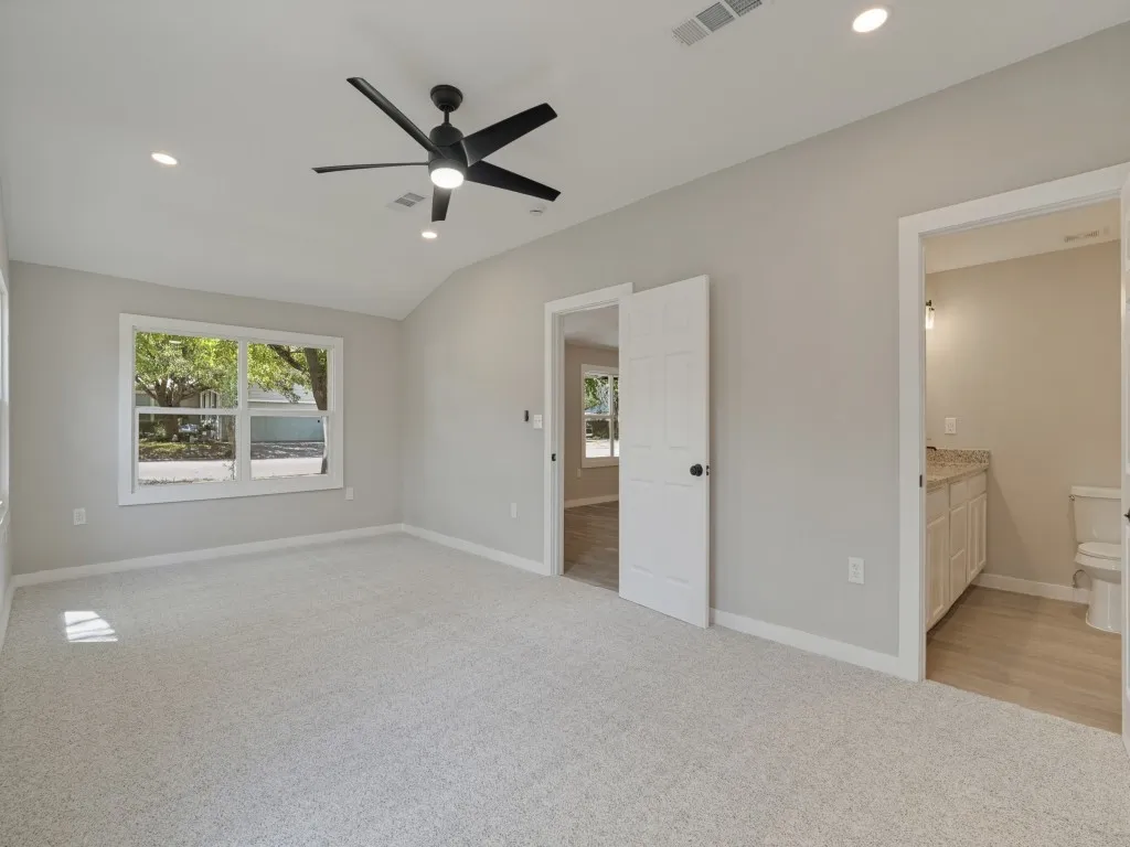 Single Family Residence For Sale in Bosque County , 107 N Avenue P, Clifton, Texas 76634, 3 Bedroom, 2 Bathroom, 1 Garage spaces, 2,082 Sqft, built in 1955, mls#21389754, Real Estate Agent in Clifton, Homes For Sale in Bosque county, Homes For Sale in Clifton, Realtor in Clifton Texas, Real Estate Brokerage Independent Realty Texas, Luminita Cordes Realtor