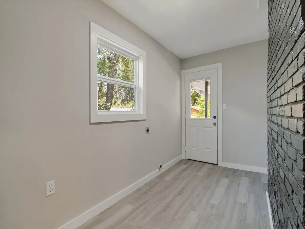 Single Family Residence For Sale in Bosque County , 107 N Avenue P, Clifton, Texas 76634, 3 Bedroom, 2 Bathroom, 1 Garage spaces, 2,082 Sqft, built in 1955, mls#21389754, Real Estate Agent in Clifton, Homes For Sale in Bosque county, Homes For Sale in Clifton, Realtor in Clifton Texas, Real Estate Brokerage Independent Realty Texas, Luminita Cordes Realtor