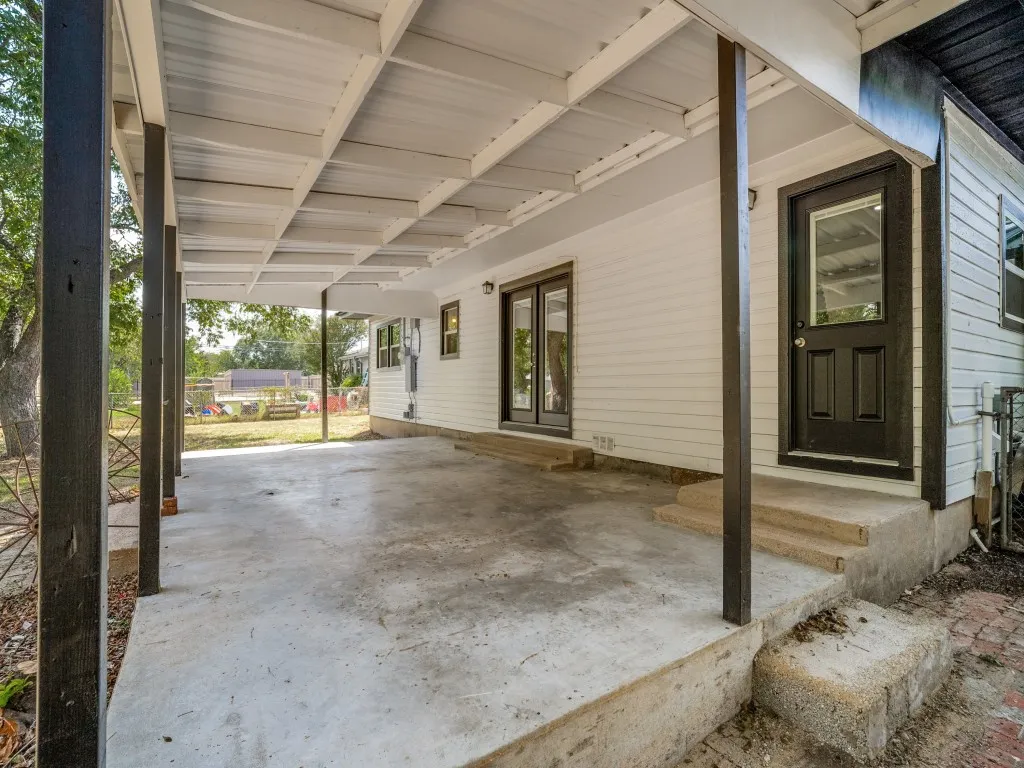 Single Family Residence For Sale in Bosque County , 107 N Avenue P, Clifton, Texas 76634, 3 Bedroom, 2 Bathroom, 1 Garage spaces, 2,082 Sqft, built in 1955, mls#21389754, Real Estate Agent in Clifton, Homes For Sale in Bosque county, Homes For Sale in Clifton, Realtor in Clifton Texas, Real Estate Brokerage Independent Realty Texas, Luminita Cordes Realtor