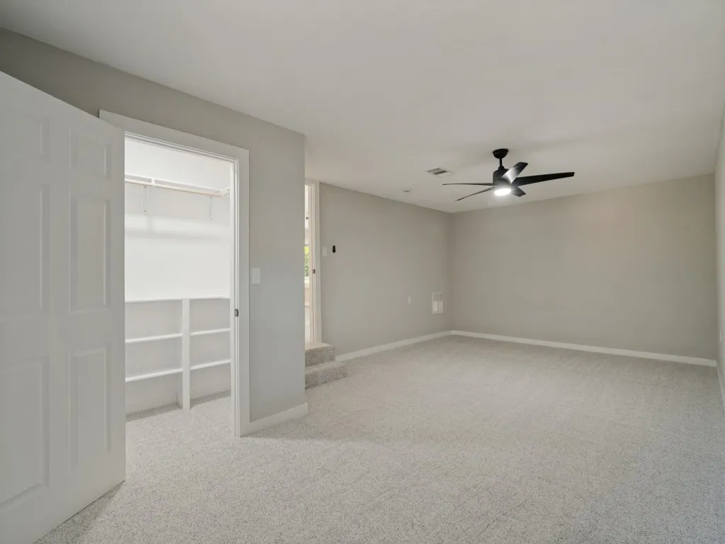 Single Family Residence For Sale in Bosque County , 107 N Avenue P, Clifton, Texas 76634, 3 Bedroom, 2 Bathroom, 1 Garage spaces, 2,082 Sqft, built in 1955, mls#21389754, Real Estate Agent in Clifton, Homes For Sale in Bosque county, Homes For Sale in Clifton, Realtor in Clifton Texas, Real Estate Brokerage Independent Realty Texas, Luminita Cordes Realtor