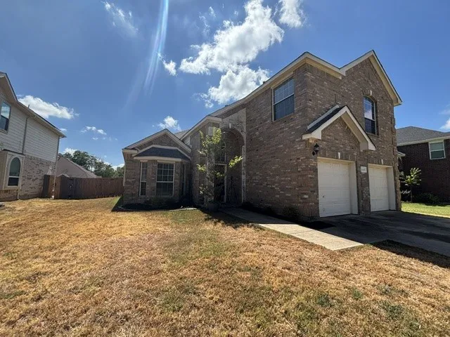 Single Family Residence For Sale in Tarrant County , 1413 Chateau Lane, Mansfield, Texas 76063, 5 Bedroom, 3 Bathroom, 2 Garage spaces, 2,668 Sqft, built in 2002, mls#21389975, Real Estate Agent in Mansfield, Homes For Sale in Tarrant county, Homes For Sale in Mansfield, Realtor in Mansfield Texas, Real Estate Brokerage Independent Realty Texas, Luminita Cordes Realtor