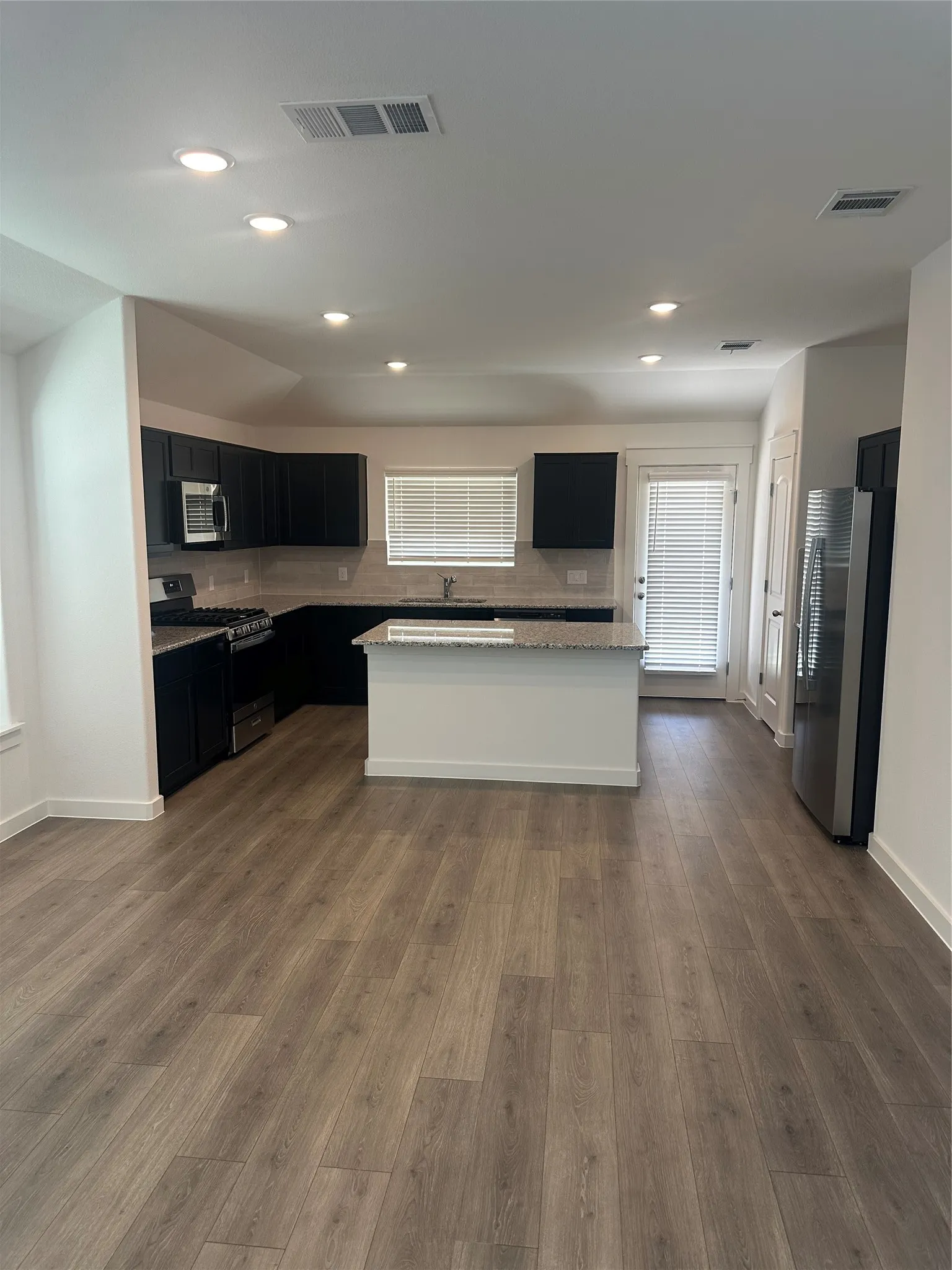 Single Family Residence For Rent in Kaufman County , 1350 Eldridge Pond Street, Forney, Texas 75126, 3 Bedroom, 3 Bathroom, 2 Garage spaces, 2,093 Sqft, built in 2026, mls#21384307, Real Estate Agent in Forney, Homes For Rent in Kaufman county, Homes For Rent in Forney, Realtor in Forney Texas, Real Estate Brokerage Independent Realty Texas, Luminita Cordes Realtor