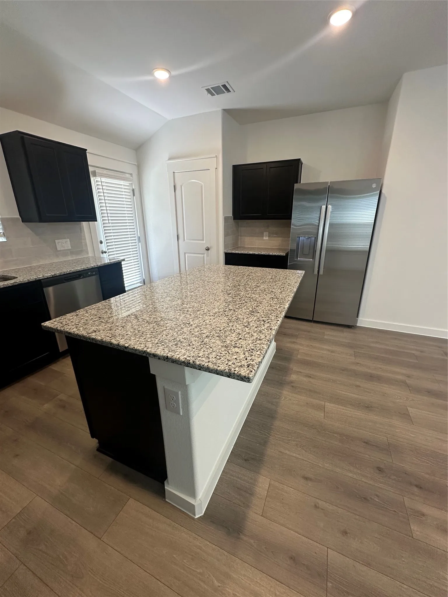 Single Family Residence For Rent in Kaufman County , 1350 Eldridge Pond Street, Forney, Texas 75126, 3 Bedroom, 3 Bathroom, 2 Garage spaces, 2,093 Sqft, built in 2026, mls#21384307, Real Estate Agent in Forney, Homes For Rent in Kaufman county, Homes For Rent in Forney, Realtor in Forney Texas, Real Estate Brokerage Independent Realty Texas, Luminita Cordes Realtor