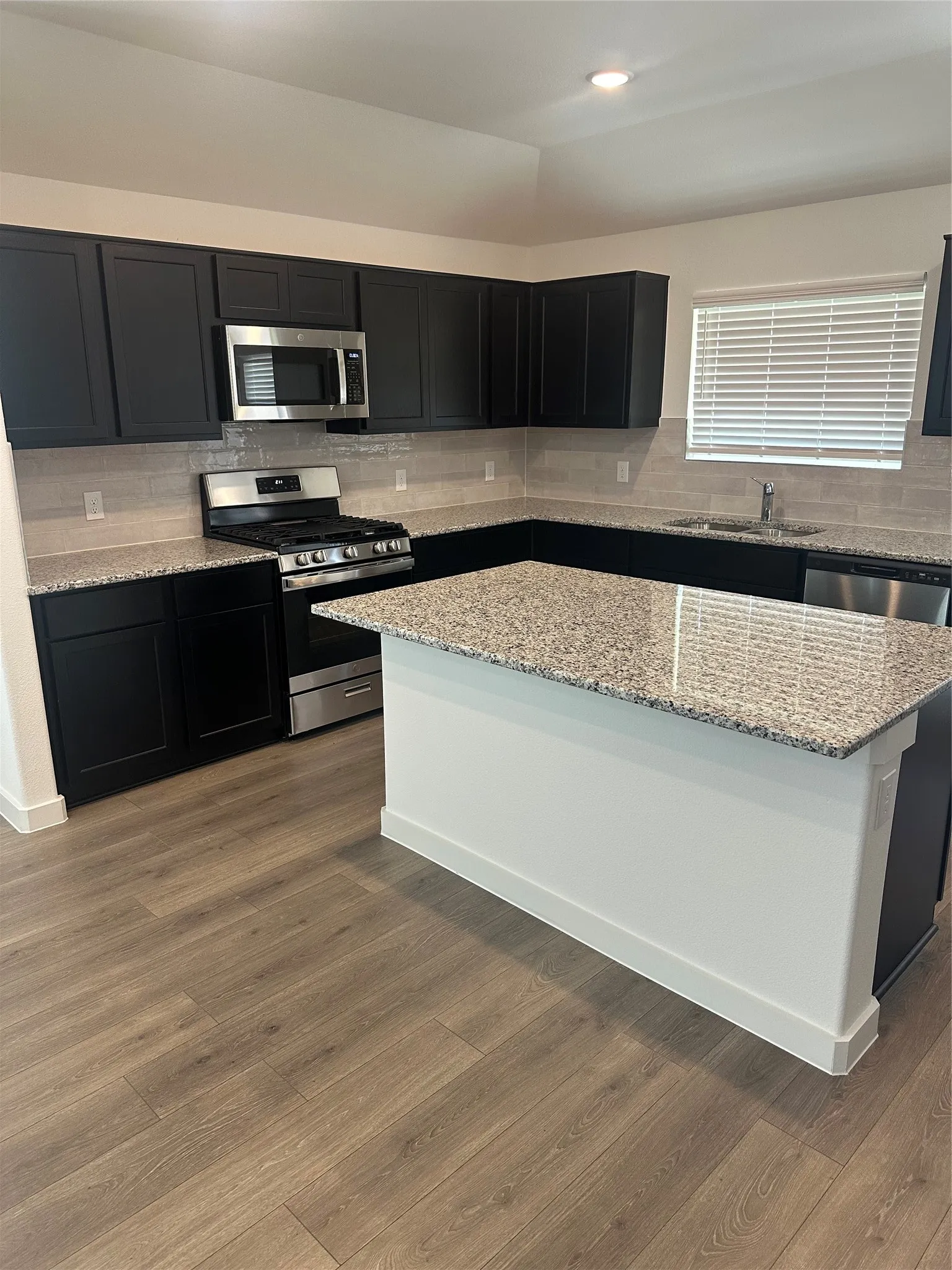 Single Family Residence For Rent in Kaufman County , 1350 Eldridge Pond Street, Forney, Texas 75126, 3 Bedroom, 3 Bathroom, 2 Garage spaces, 2,093 Sqft, built in 2026, mls#21384307, Real Estate Agent in Forney, Homes For Rent in Kaufman county, Homes For Rent in Forney, Realtor in Forney Texas, Real Estate Brokerage Independent Realty Texas, Luminita Cordes Realtor