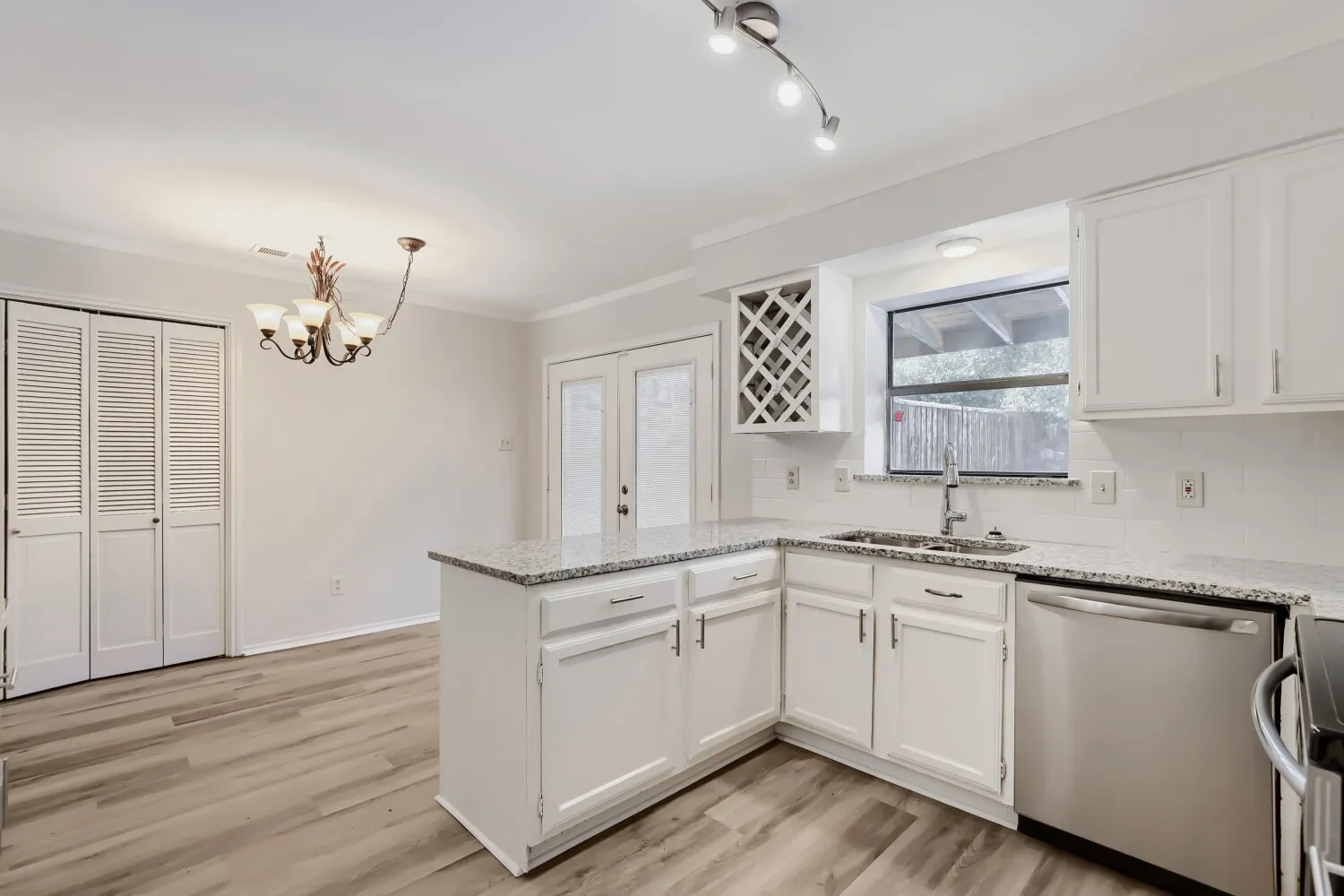 Single Family Residence For Sale in Collin County , 4008 18th Street, Plano, Texas 75074, 4 Bedroom, 3 Bathroom, 2 Garage spaces, 2,398 Sqft, built in 1984, mls#21204567, Real Estate Agent in Plano, Homes For Sale in Collin county, Homes For Sale in Plano, Realtor in Plano Texas, Real Estate Brokerage Independent Realty Texas, Luminita Cordes Realtor