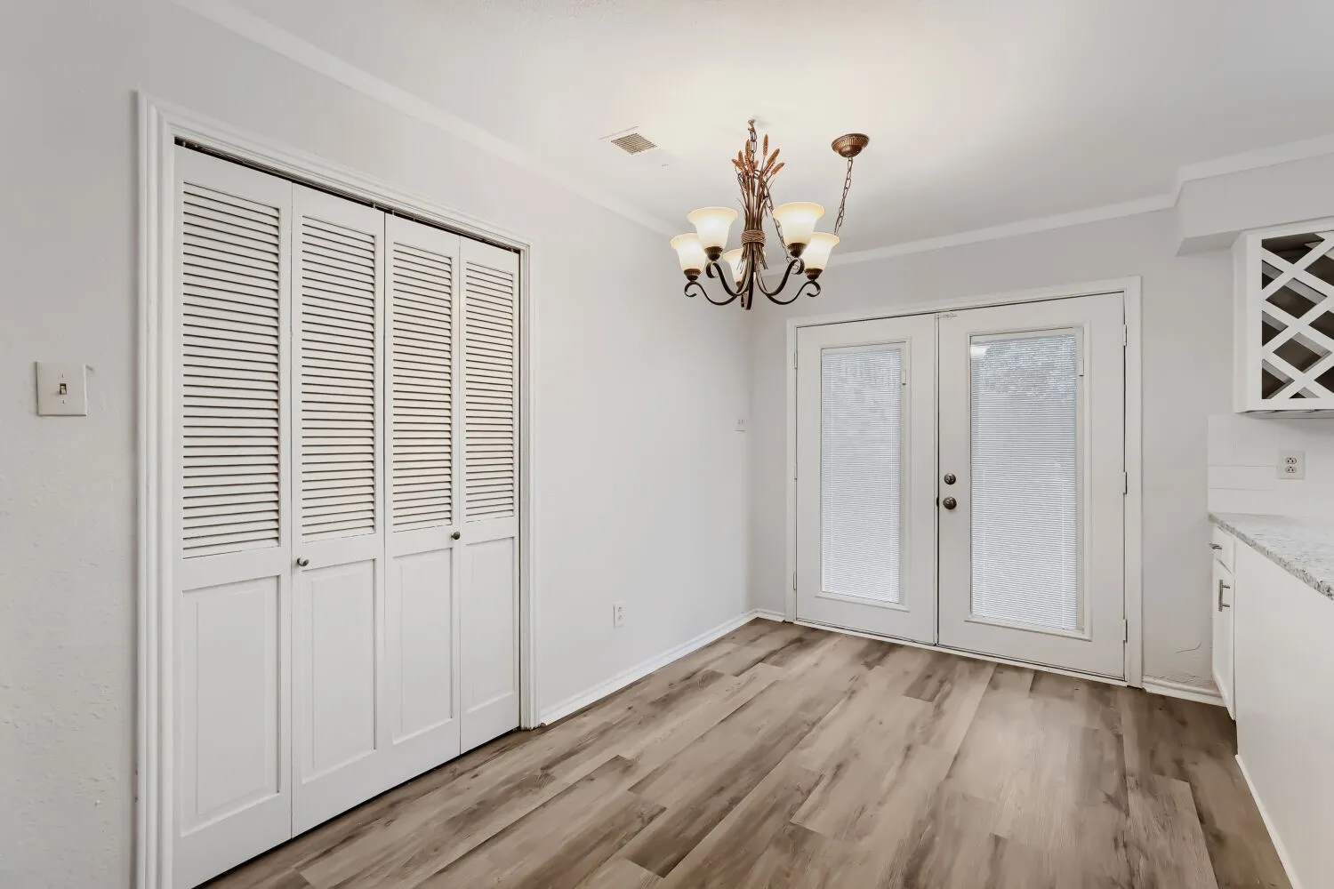 Single Family Residence For Sale in Collin County , 4008 18th Street, Plano, Texas 75074, 4 Bedroom, 3 Bathroom, 2 Garage spaces, 2,398 Sqft, built in 1984, mls#21204567, Real Estate Agent in Plano, Homes For Sale in Collin county, Homes For Sale in Plano, Realtor in Plano Texas, Real Estate Brokerage Independent Realty Texas, Luminita Cordes Realtor