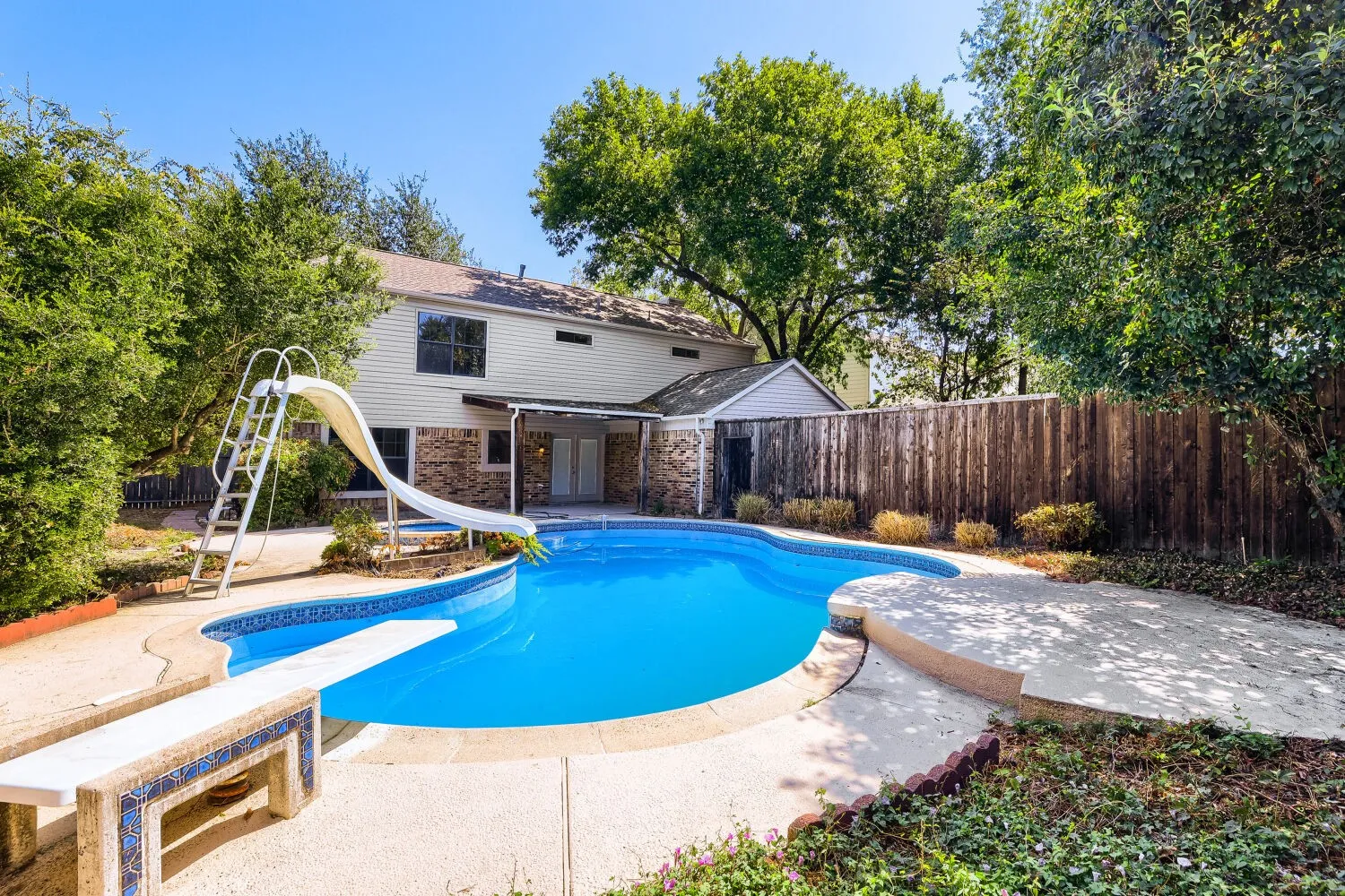 Single Family Residence For Sale in Collin County , 4008 18th Street, Plano, Texas 75074, 4 Bedroom, 3 Bathroom, 2 Garage spaces, 2,398 Sqft, built in 1984, mls#21204567, Real Estate Agent in Plano, Homes For Sale in Collin county, Homes For Sale in Plano, Realtor in Plano Texas, Real Estate Brokerage Independent Realty Texas, Luminita Cordes Realtor