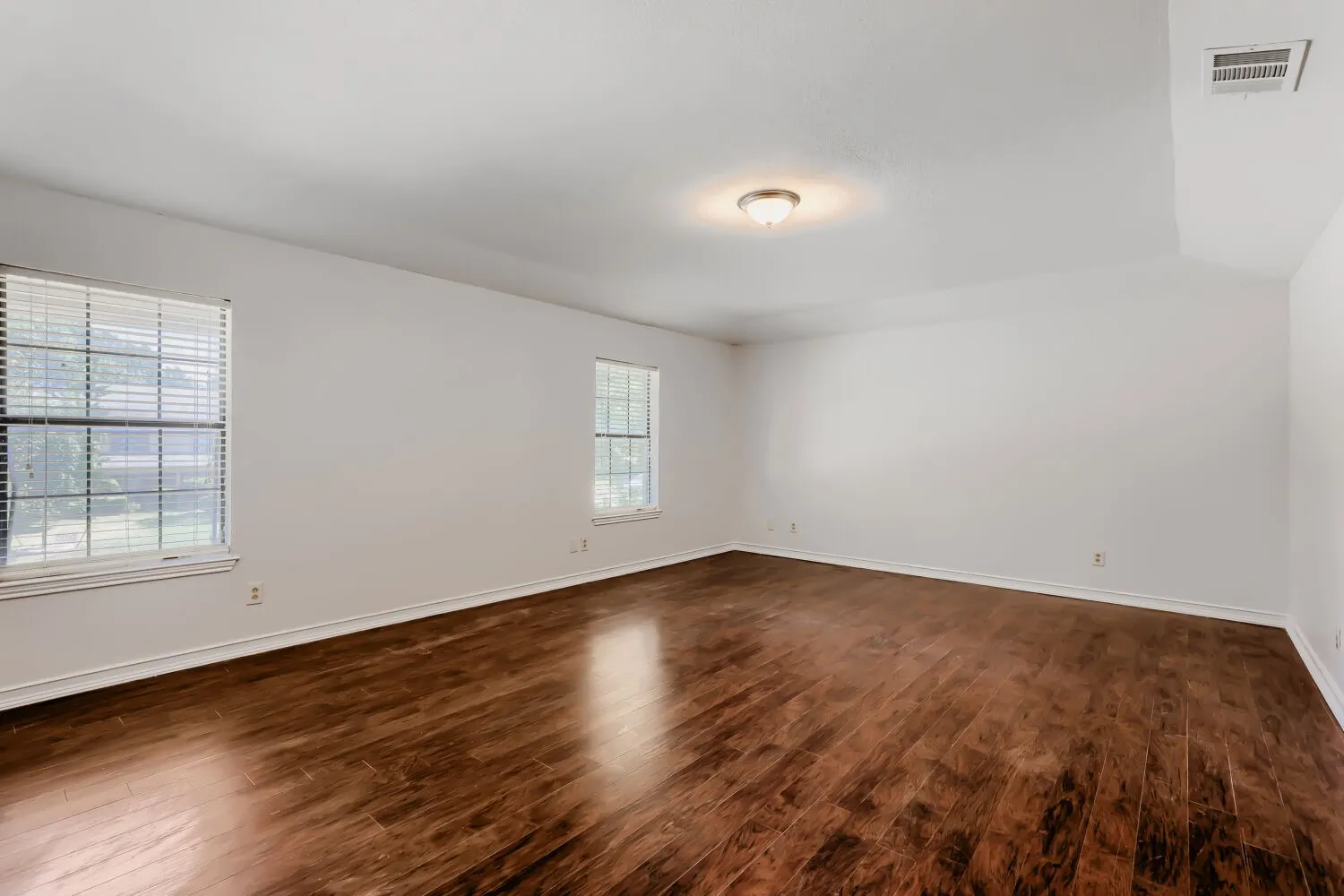 Single Family Residence For Sale in Collin County , 4008 18th Street, Plano, Texas 75074, 4 Bedroom, 3 Bathroom, 2 Garage spaces, 2,398 Sqft, built in 1984, mls#21204567, Real Estate Agent in Plano, Homes For Sale in Collin county, Homes For Sale in Plano, Realtor in Plano Texas, Real Estate Brokerage Independent Realty Texas, Luminita Cordes Realtor