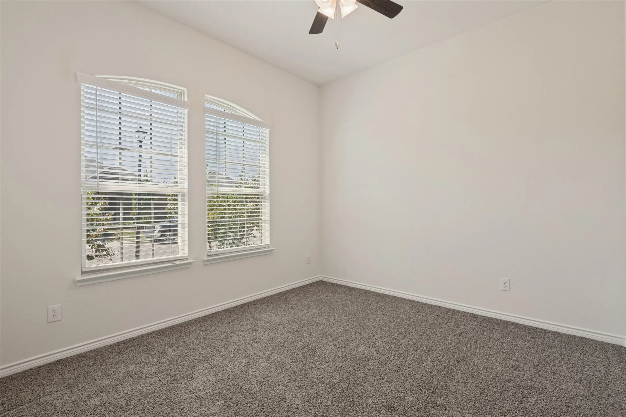 Single Family Residence For Sale in Kaufman County , 4108 Ellinger Drive, Heath, Texas 75126, 4 Bedroom, 2 Bathroom, 2 Garage spaces, 2,095 Sqft, built in 2022, mls#21389978, Real Estate Agent in Heath, Homes For Sale in Kaufman county, Homes For Sale in Heath, Realtor in Heath Texas, Real Estate Brokerage Independent Realty Texas, Luminita Cordes Realtor