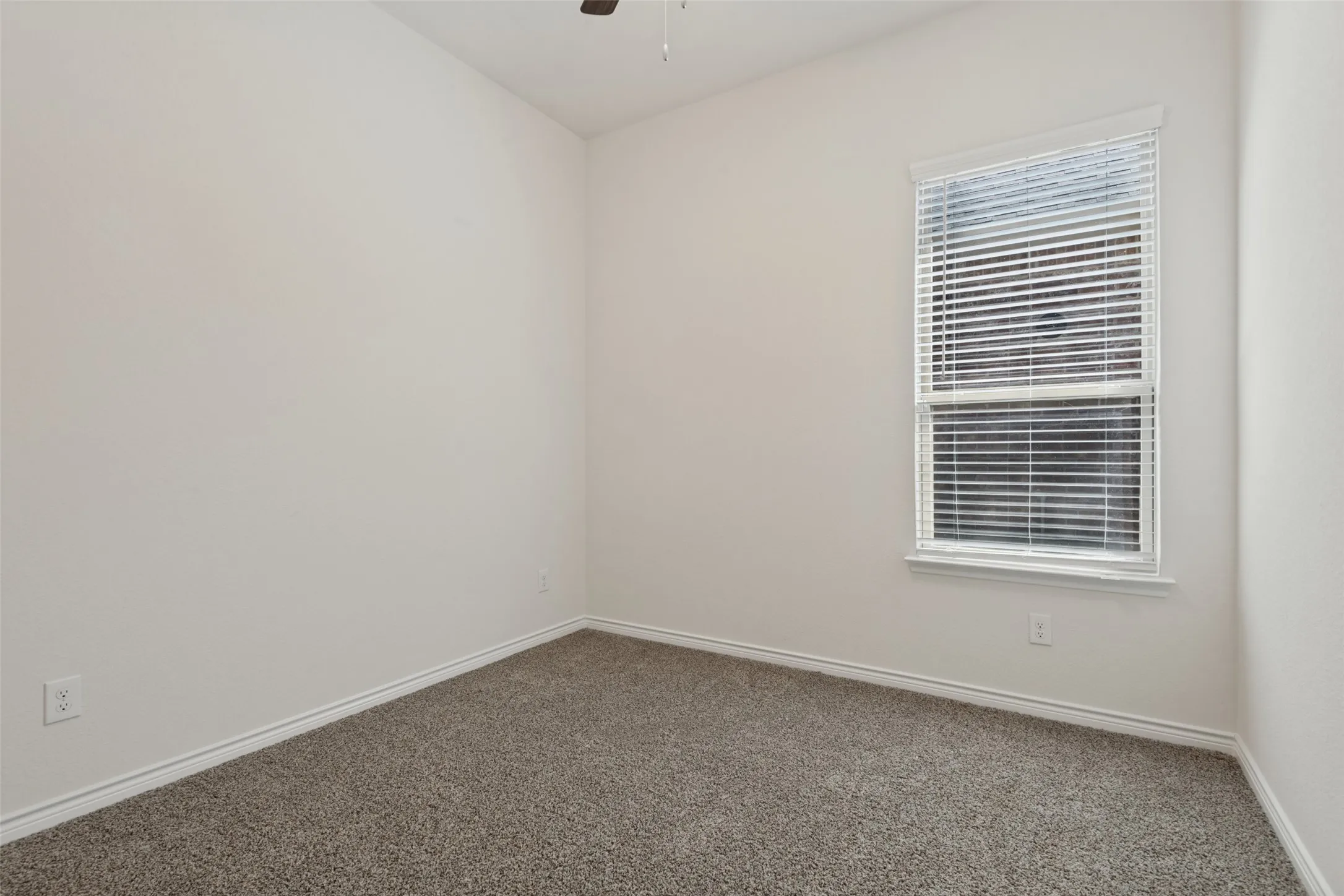 Single Family Residence For Sale in Kaufman County , 4108 Ellinger Drive, Heath, Texas 75126, 4 Bedroom, 2 Bathroom, 2 Garage spaces, 2,095 Sqft, built in 2022, mls#21389978, Real Estate Agent in Heath, Homes For Sale in Kaufman county, Homes For Sale in Heath, Realtor in Heath Texas, Real Estate Brokerage Independent Realty Texas, Luminita Cordes Realtor