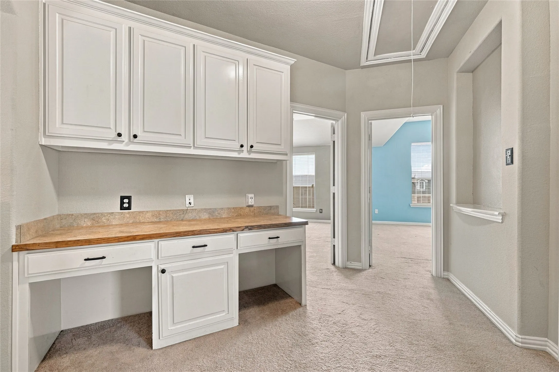Single Family Residence For Sale in Dallas County , 522 Basswood Trail, Garland, Texas 75040, 5 Bedroom, 4 Bathroom, 3 Garage spaces, 4,214 Sqft, built in 2004, mls#21389564, Real Estate Agent in Garland, Homes For Sale in Dallas county, Homes For Sale in Garland, Realtor in Garland Texas, Real Estate Brokerage Independent Realty Texas, Luminita Cordes Realtor