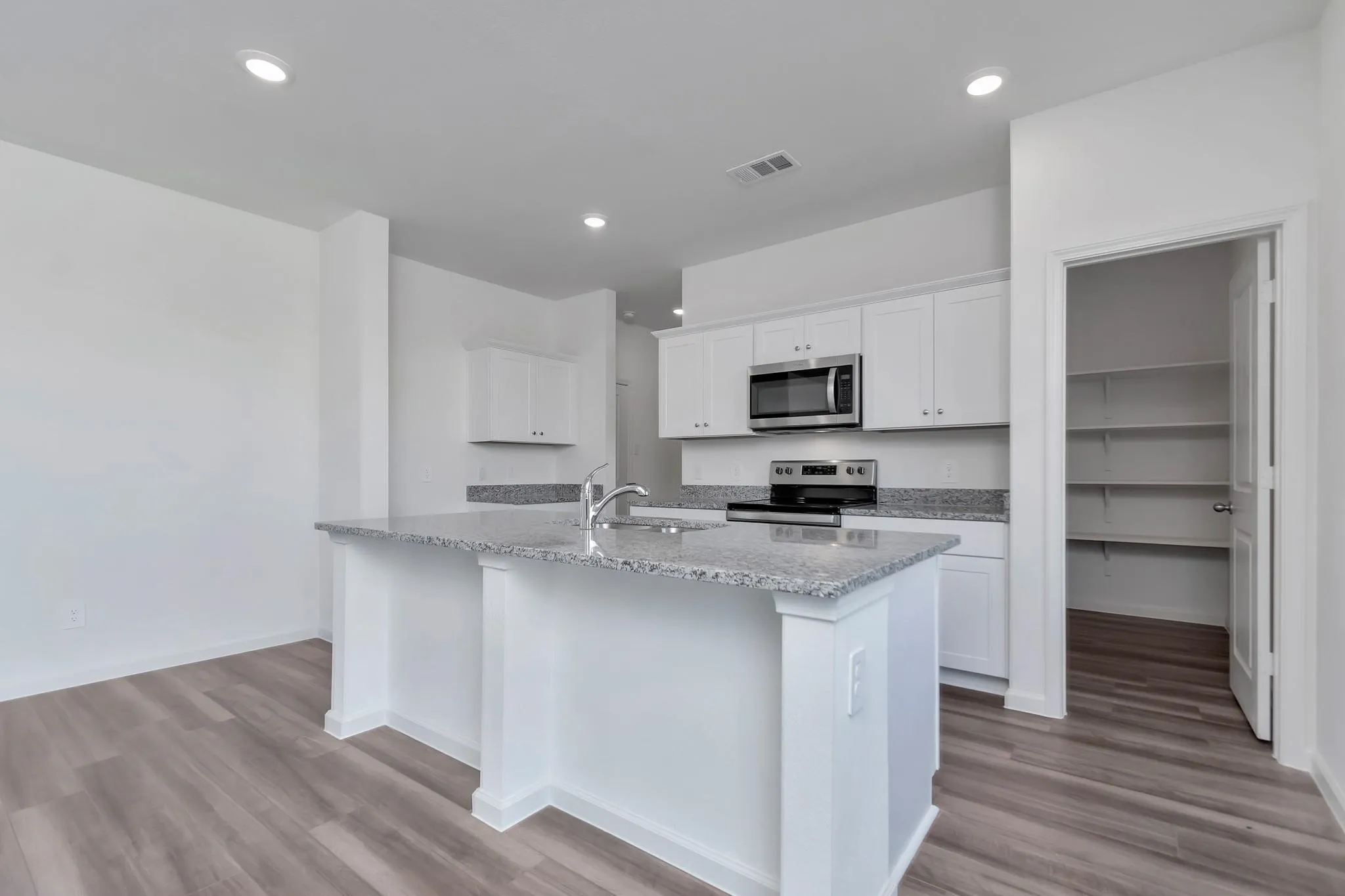 Single Family Residence For Rent in Tarrant County , 1632 Escondido Drive, Fort Worth, Texas 76052, 4 Bedroom, 3 Bathroom, 2 Garage spaces, 2,166 Sqft, built in 2021, mls#21389984, Real Estate Agent in Fort Worth, Homes For Rent in Tarrant county, Homes For Rent in Fort Worth, Realtor in Fort Worth Texas, Real Estate Brokerage Independent Realty Texas, Luminita Cordes Realtor