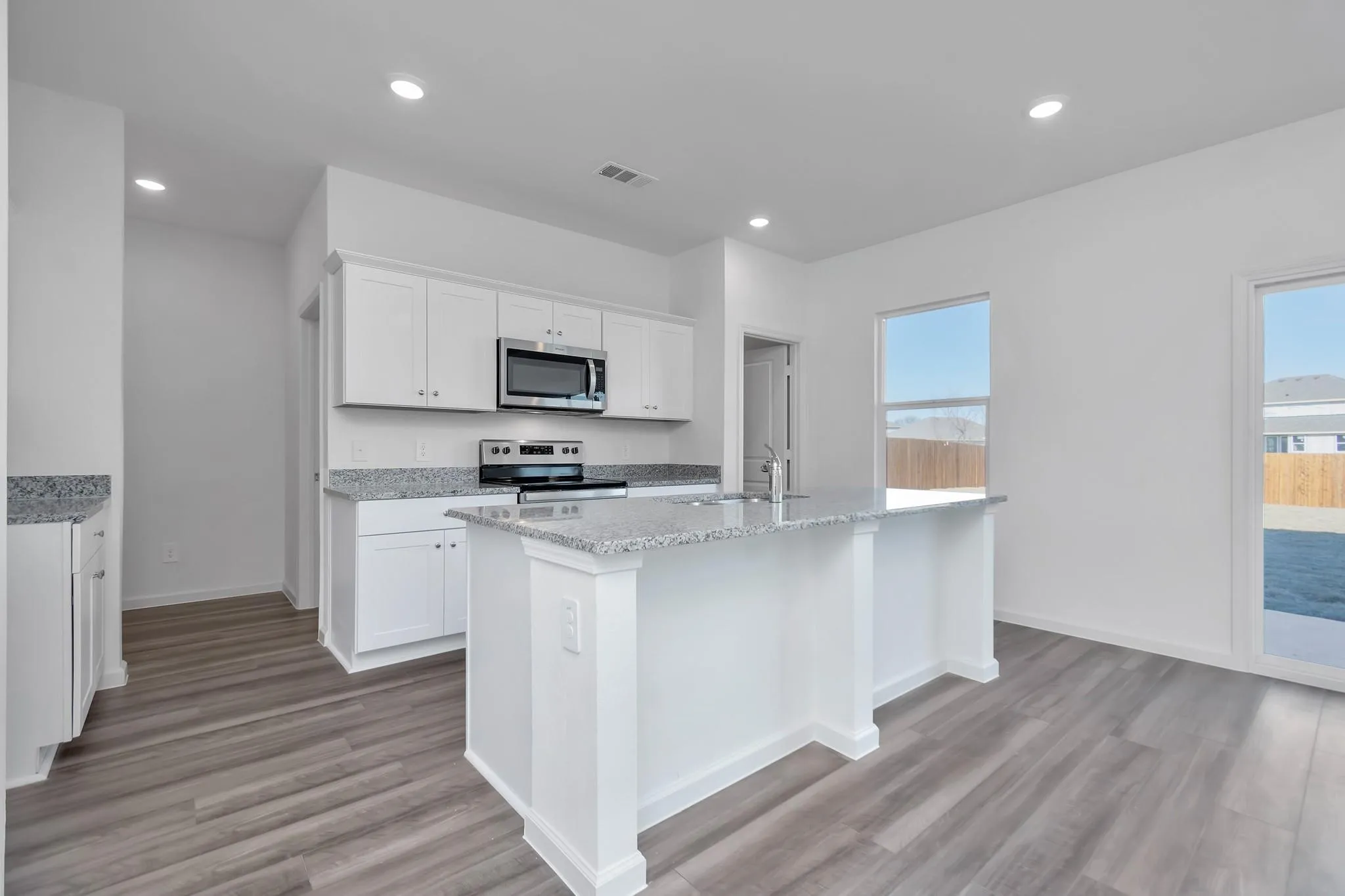 Single Family Residence For Rent in Tarrant County , 1632 Escondido Drive, Fort Worth, Texas 76052, 4 Bedroom, 3 Bathroom, 2 Garage spaces, 2,166 Sqft, built in 2021, mls#21389984, Real Estate Agent in Fort Worth, Homes For Rent in Tarrant county, Homes For Rent in Fort Worth, Realtor in Fort Worth Texas, Real Estate Brokerage Independent Realty Texas, Luminita Cordes Realtor