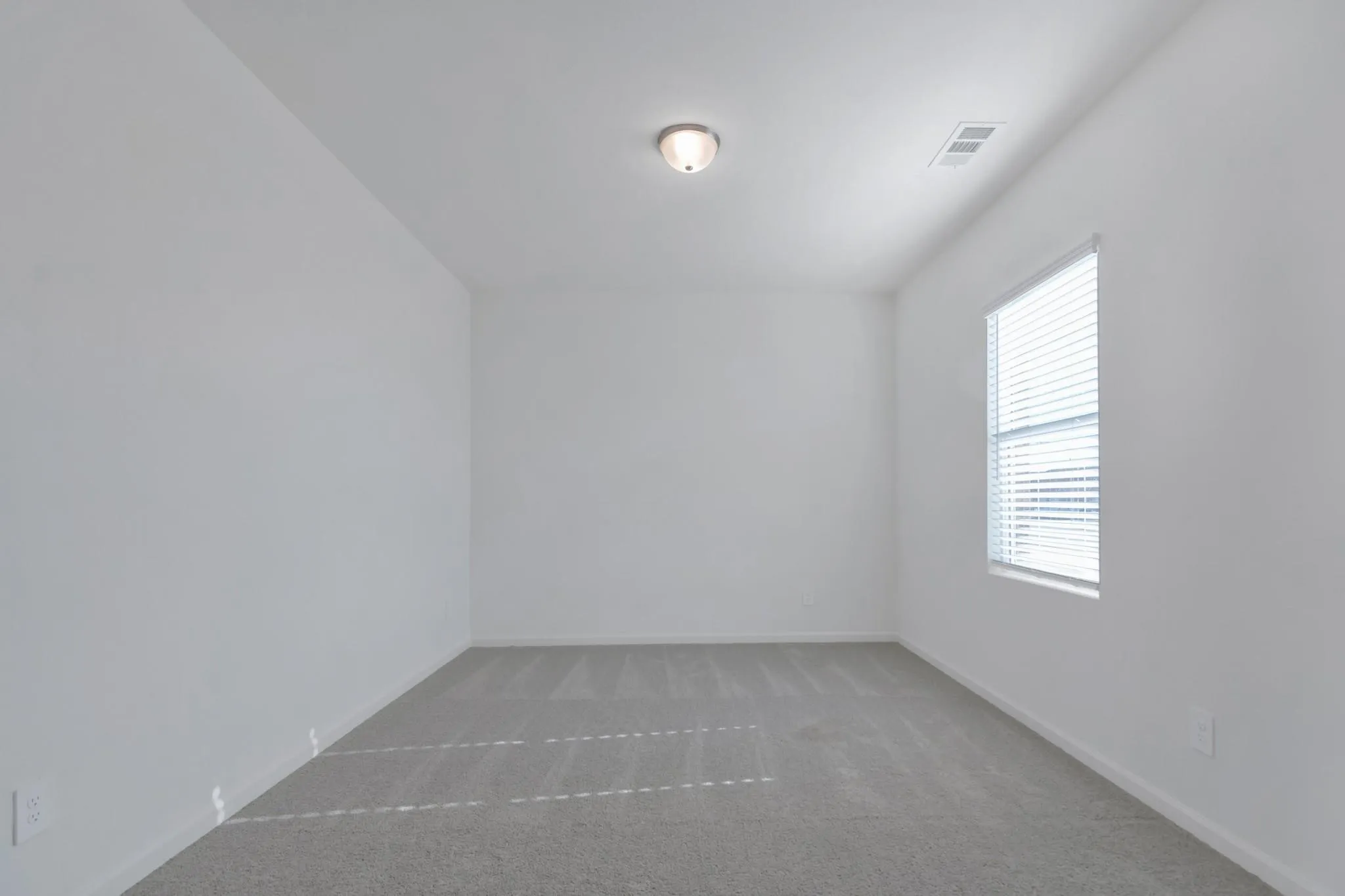 Single Family Residence For Rent in Tarrant County , 1632 Escondido Drive, Fort Worth, Texas 76052, 4 Bedroom, 3 Bathroom, 2 Garage spaces, 2,166 Sqft, built in 2021, mls#21389984, Real Estate Agent in Fort Worth, Homes For Rent in Tarrant county, Homes For Rent in Fort Worth, Realtor in Fort Worth Texas, Real Estate Brokerage Independent Realty Texas, Luminita Cordes Realtor