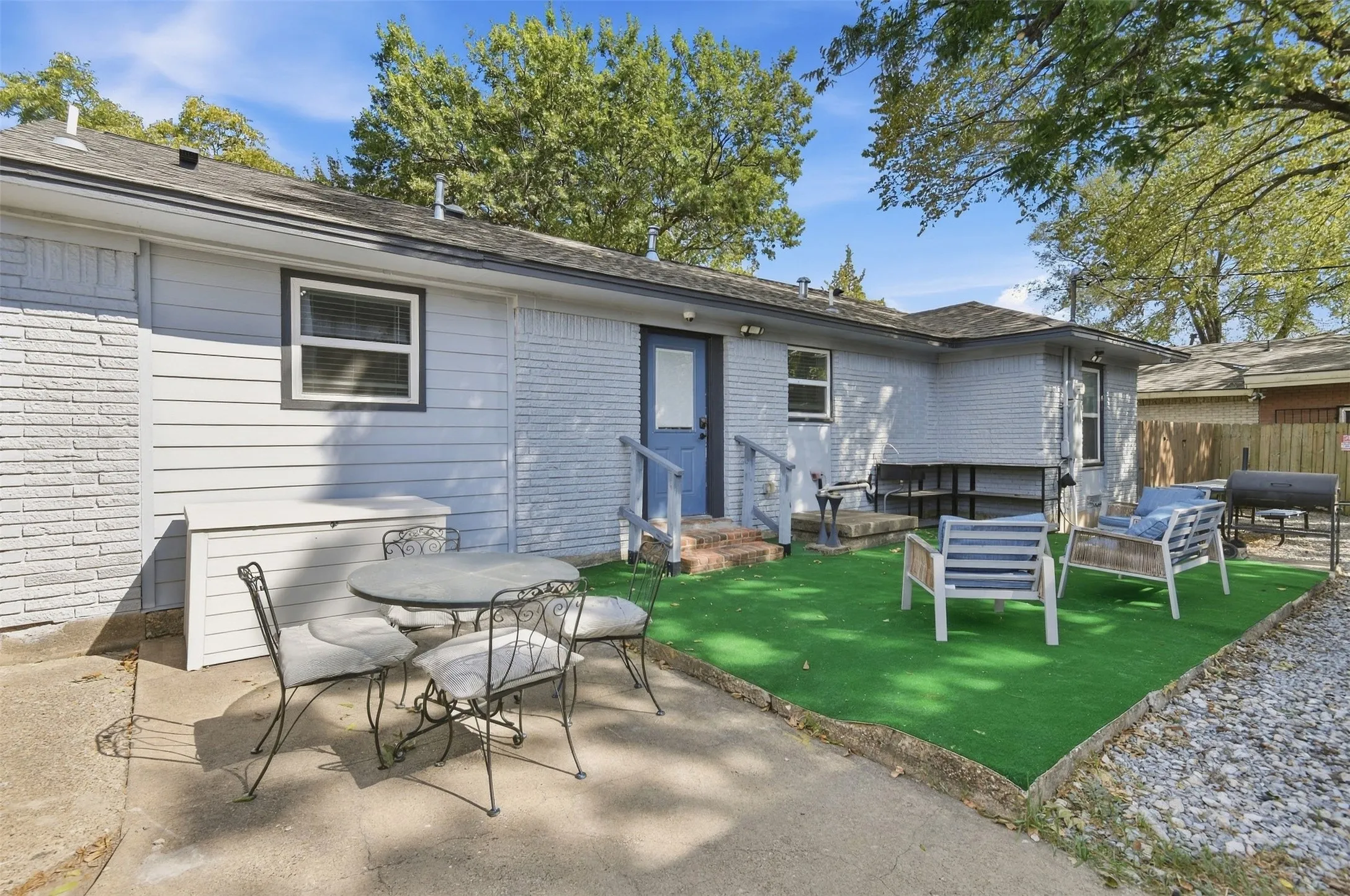 Single Family Residence For Sale in Dallas County , 2421 Hillburn Drive, Dallas, Texas 75227, 4 Bedroom, 3 Bathroom, 2 Garage spaces, 2,238 Sqft, built in 1953, mls#21389983, Real Estate Agent in Dallas, Homes For Sale in Dallas county, Homes For Sale in Dallas, Realtor in Dallas Texas, Real Estate Brokerage Independent Realty Texas, Luminita Cordes Realtor