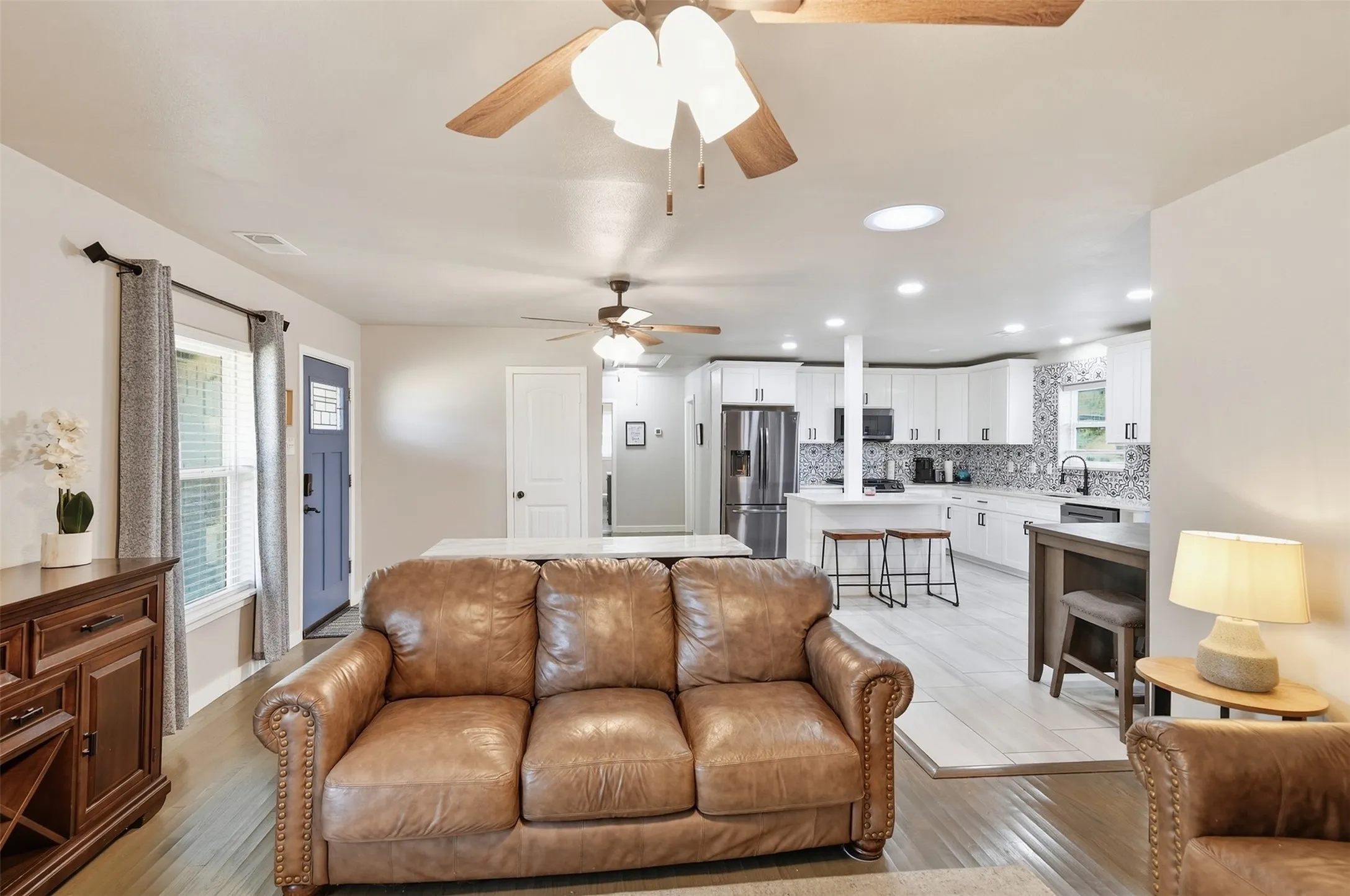 Single Family Residence For Sale in Dallas County , 2421 Hillburn Drive, Dallas, Texas 75227, 4 Bedroom, 3 Bathroom, 2 Garage spaces, 2,238 Sqft, built in 1953, mls#21389983, Real Estate Agent in Dallas, Homes For Sale in Dallas county, Homes For Sale in Dallas, Realtor in Dallas Texas, Real Estate Brokerage Independent Realty Texas, Luminita Cordes Realtor