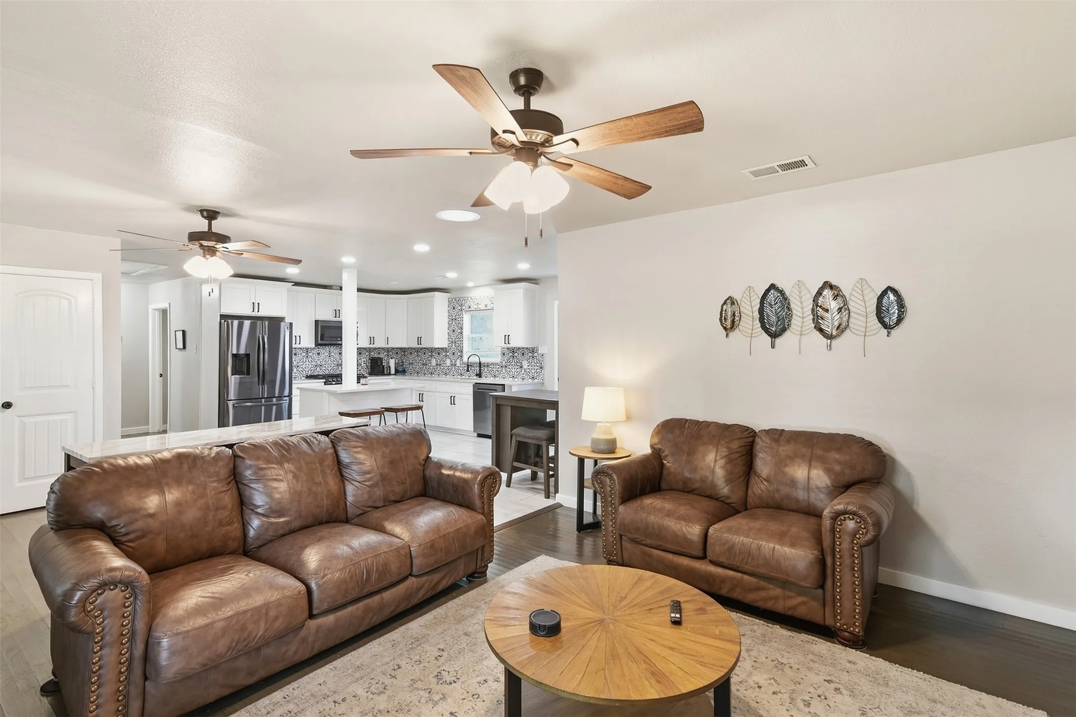 Single Family Residence For Sale in Dallas County , 2421 Hillburn Drive, Dallas, Texas 75227, 4 Bedroom, 3 Bathroom, 2 Garage spaces, 2,238 Sqft, built in 1953, mls#21389983, Real Estate Agent in Dallas, Homes For Sale in Dallas county, Homes For Sale in Dallas, Realtor in Dallas Texas, Real Estate Brokerage Independent Realty Texas, Luminita Cordes Realtor