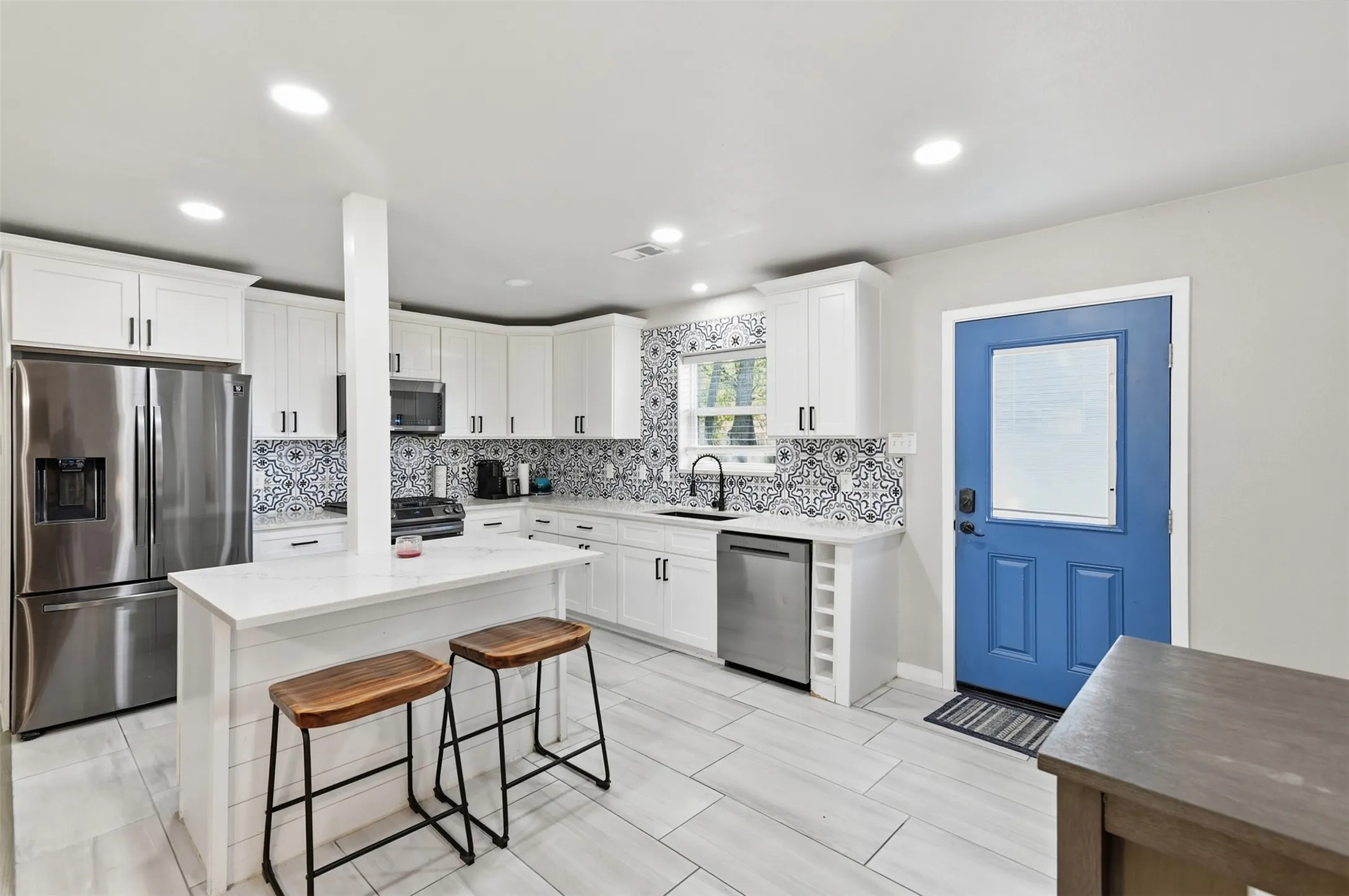 Single Family Residence For Sale in Dallas County , 2421 Hillburn Drive, Dallas, Texas 75227, 4 Bedroom, 3 Bathroom, 2 Garage spaces, 2,238 Sqft, built in 1953, mls#21389983, Real Estate Agent in Dallas, Homes For Sale in Dallas county, Homes For Sale in Dallas, Realtor in Dallas Texas, Real Estate Brokerage Independent Realty Texas, Luminita Cordes Realtor