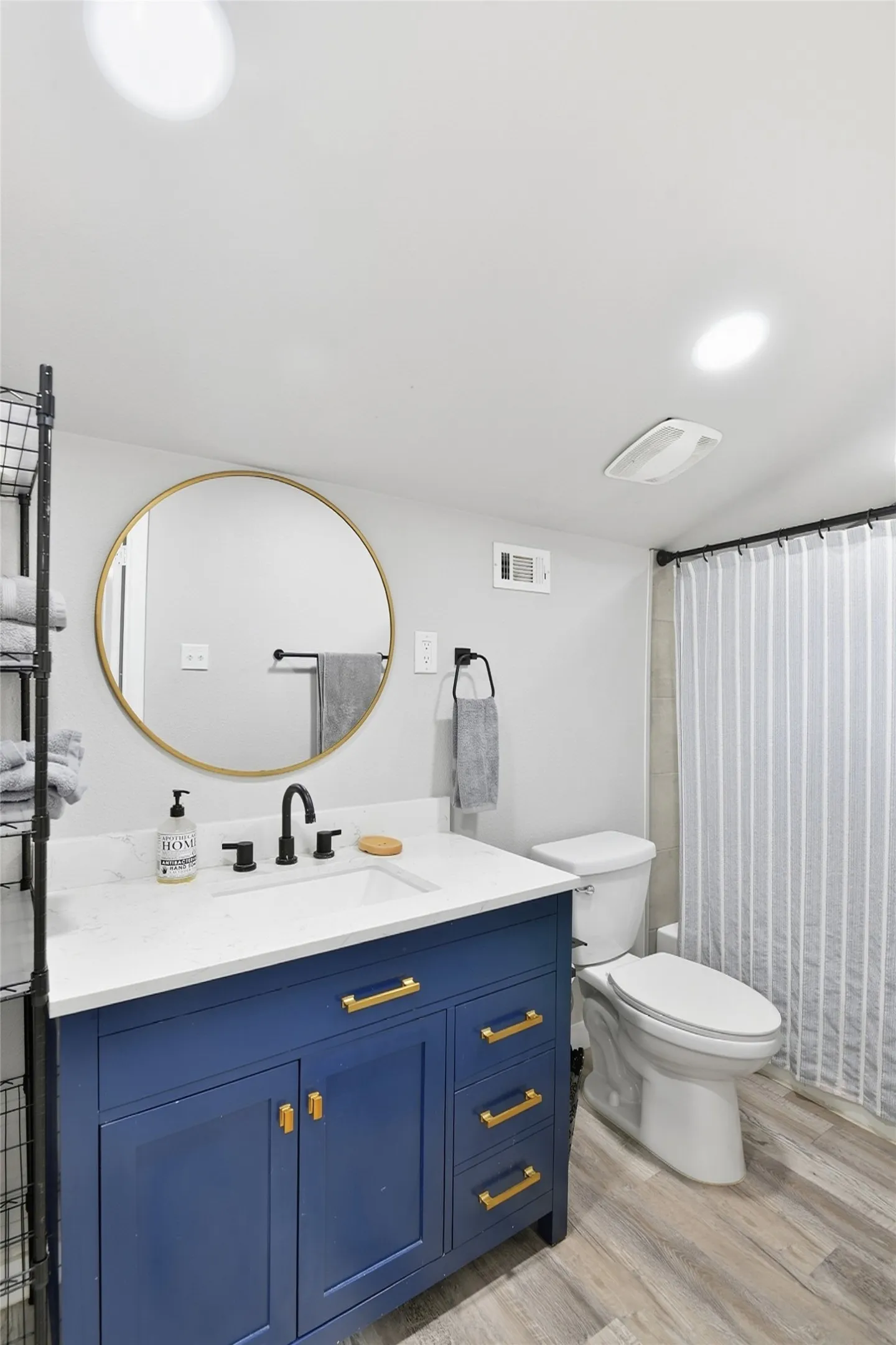 Single Family Residence For Sale in Dallas County , 2421 Hillburn Drive, Dallas, Texas 75227, 4 Bedroom, 3 Bathroom, 2 Garage spaces, 2,238 Sqft, built in 1953, mls#21389983, Real Estate Agent in Dallas, Homes For Sale in Dallas county, Homes For Sale in Dallas, Realtor in Dallas Texas, Real Estate Brokerage Independent Realty Texas, Luminita Cordes Realtor