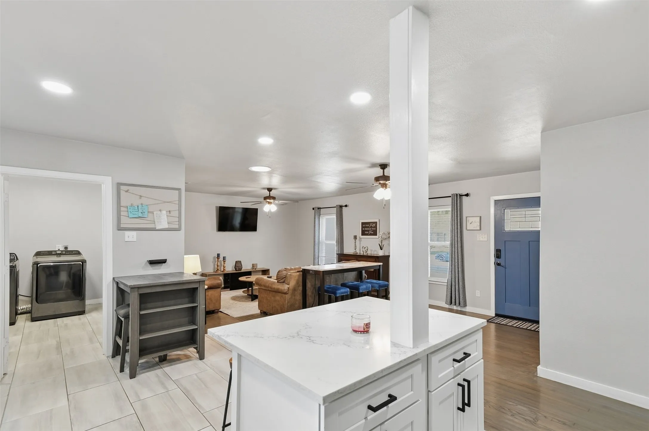 Single Family Residence For Sale in Dallas County , 2421 Hillburn Drive, Dallas, Texas 75227, 4 Bedroom, 3 Bathroom, 2 Garage spaces, 2,238 Sqft, built in 1953, mls#21389983, Real Estate Agent in Dallas, Homes For Sale in Dallas county, Homes For Sale in Dallas, Realtor in Dallas Texas, Real Estate Brokerage Independent Realty Texas, Luminita Cordes Realtor