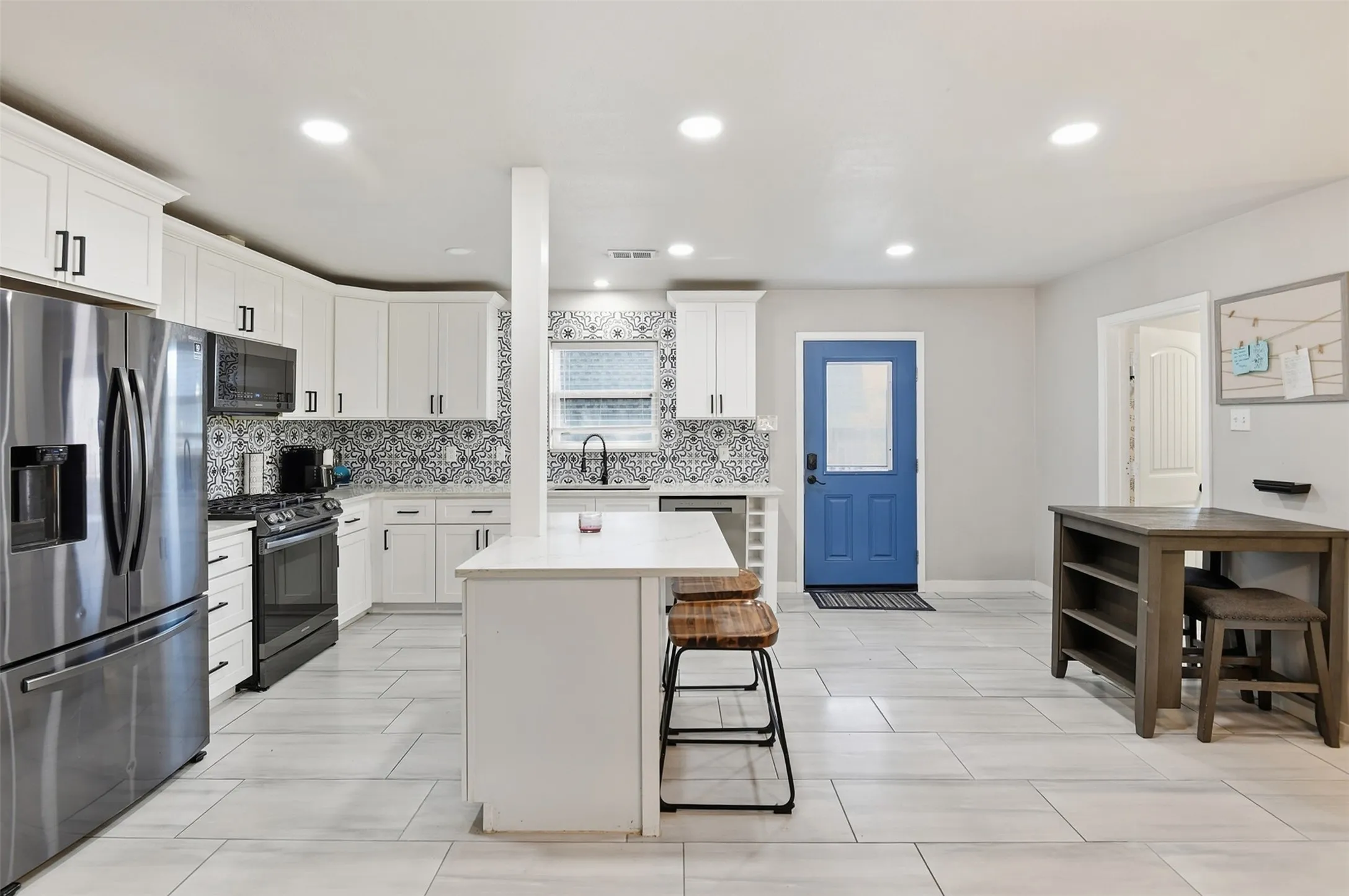 Single Family Residence For Sale in Dallas County , 2421 Hillburn Drive, Dallas, Texas 75227, 4 Bedroom, 3 Bathroom, 2 Garage spaces, 2,238 Sqft, built in 1953, mls#21389983, Real Estate Agent in Dallas, Homes For Sale in Dallas county, Homes For Sale in Dallas, Realtor in Dallas Texas, Real Estate Brokerage Independent Realty Texas, Luminita Cordes Realtor