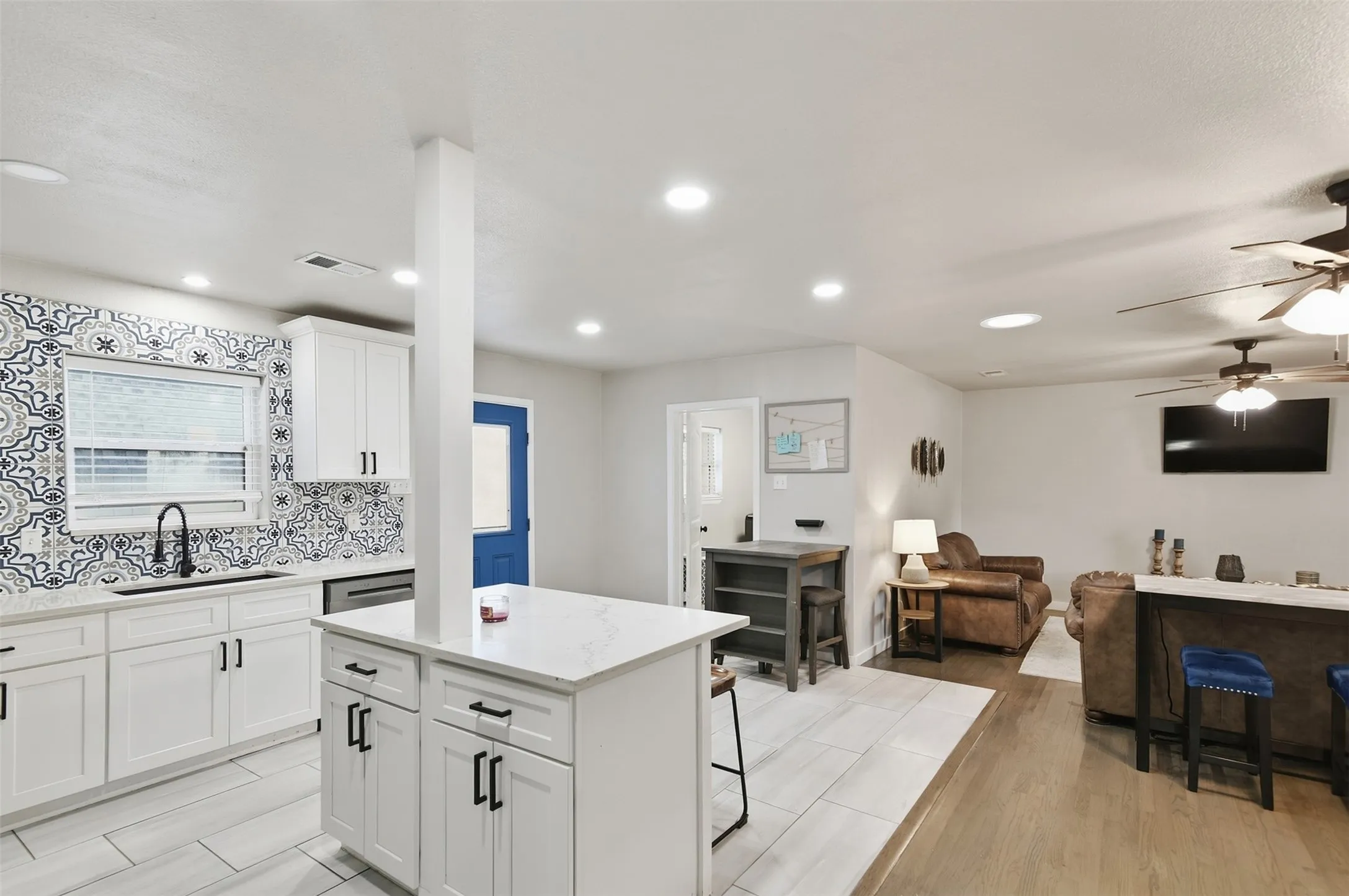 Single Family Residence For Sale in Dallas County , 2421 Hillburn Drive, Dallas, Texas 75227, 4 Bedroom, 3 Bathroom, 2 Garage spaces, 2,238 Sqft, built in 1953, mls#21389983, Real Estate Agent in Dallas, Homes For Sale in Dallas county, Homes For Sale in Dallas, Realtor in Dallas Texas, Real Estate Brokerage Independent Realty Texas, Luminita Cordes Realtor