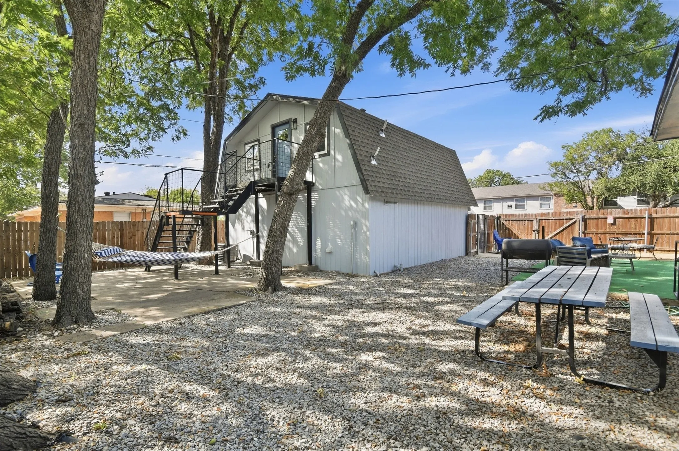 Single Family Residence For Sale in Dallas County , 2421 Hillburn Drive, Dallas, Texas 75227, 4 Bedroom, 3 Bathroom, 2 Garage spaces, 2,238 Sqft, built in 1953, mls#21389983, Real Estate Agent in Dallas, Homes For Sale in Dallas county, Homes For Sale in Dallas, Realtor in Dallas Texas, Real Estate Brokerage Independent Realty Texas, Luminita Cordes Realtor
