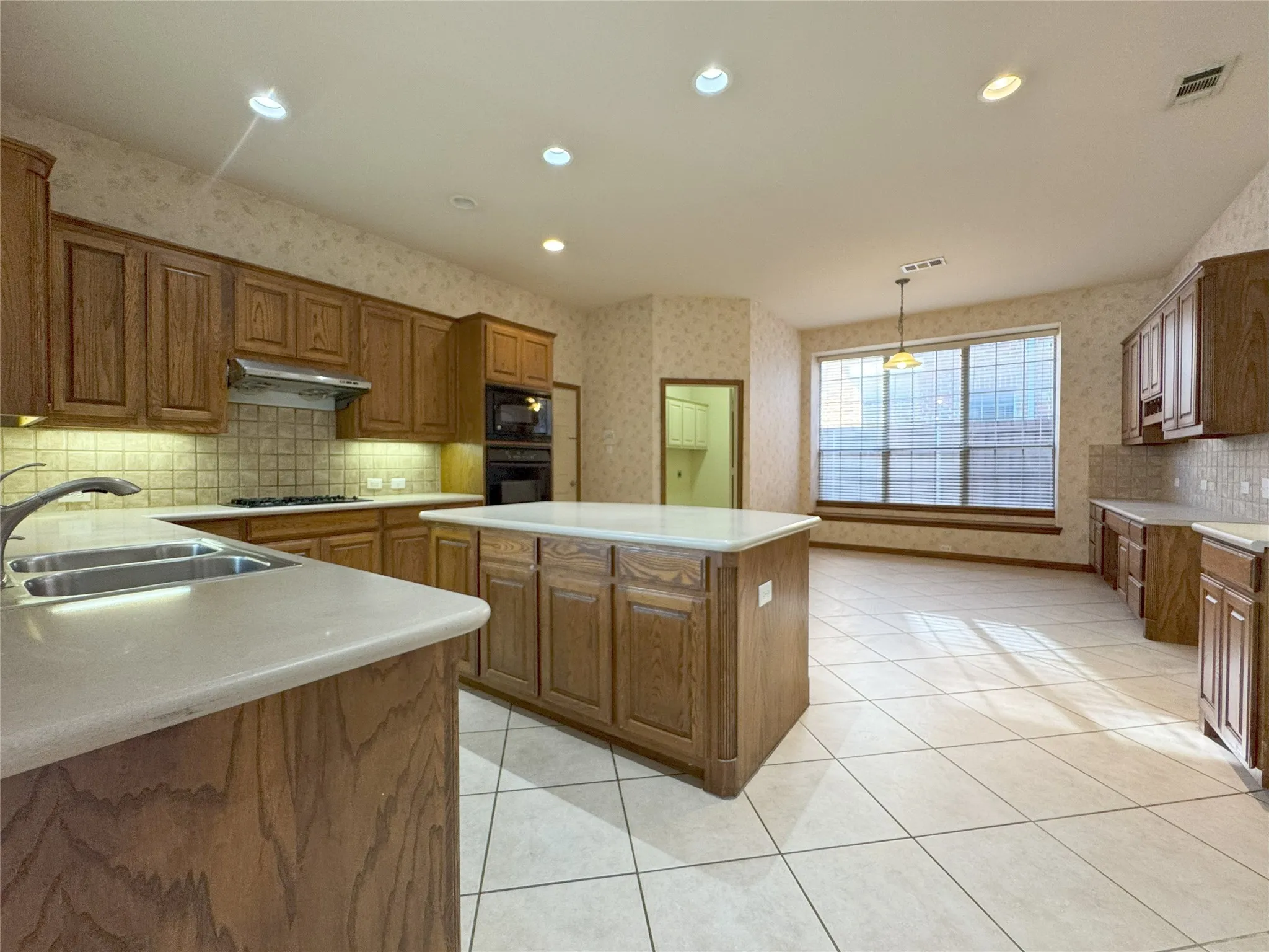 Single Family Residence For Rent in Collin County , 4112 Hearthlight Court, Plano, Texas 75024, 4 Bedroom, 4 Bathroom, 2 Garage spaces, 3,732 Sqft, built in 2002, mls#21389986, Real Estate Agent in Plano, Homes For Rent in Collin county, Homes For Rent in Plano, Realtor in Plano Texas, Real Estate Brokerage Independent Realty Texas, Luminita Cordes Realtor