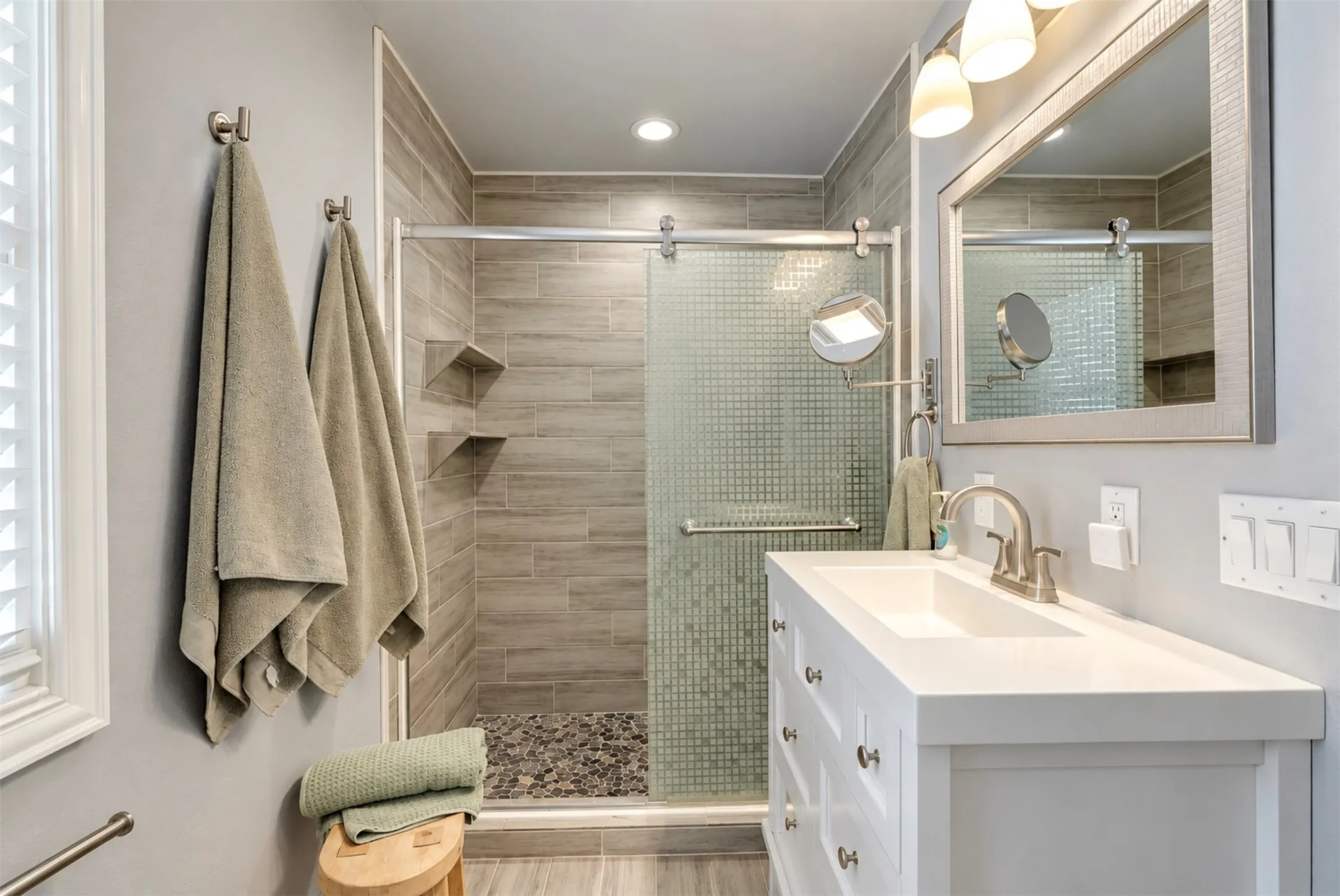 Single Family Residence For Sale in Tarrant County , 4637 Calmont Avenue, Fort Worth, Texas 76107, 5 Bedroom, 2 Bathroom, Garage spaces, 1,743 Sqft, built in 1946, mls#21389989, Real Estate Agent in Fort Worth, Homes For Sale in Tarrant county, Homes For Sale in Fort Worth, Realtor in Fort Worth Texas, Real Estate Brokerage Independent Realty Texas, Luminita Cordes Realtor
