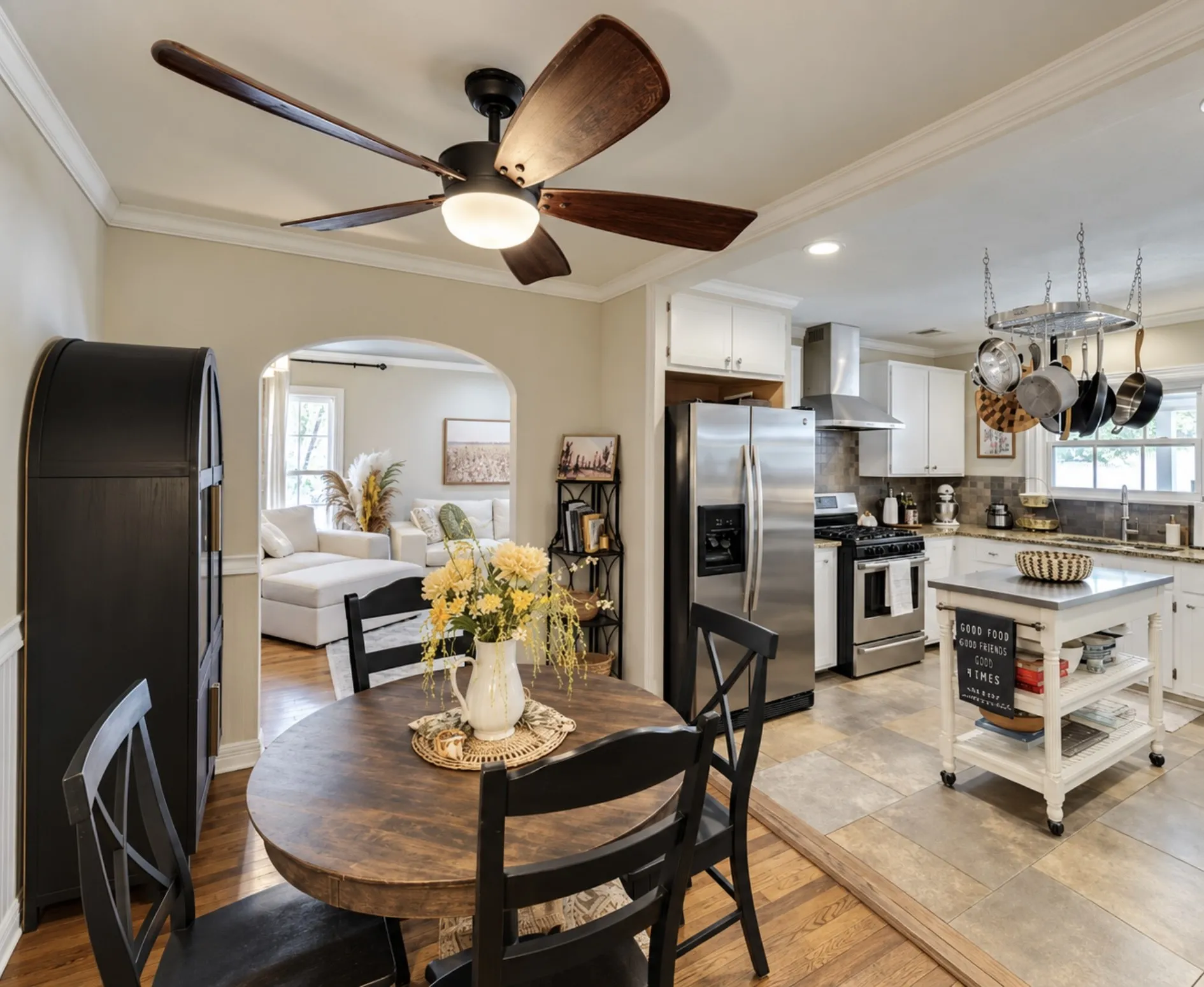 Single Family Residence For Sale in Tarrant County , 4637 Calmont Avenue, Fort Worth, Texas 76107, 5 Bedroom, 2 Bathroom, Garage spaces, 1,743 Sqft, built in 1946, mls#21389989, Real Estate Agent in Fort Worth, Homes For Sale in Tarrant county, Homes For Sale in Fort Worth, Realtor in Fort Worth Texas, Real Estate Brokerage Independent Realty Texas, Luminita Cordes Realtor