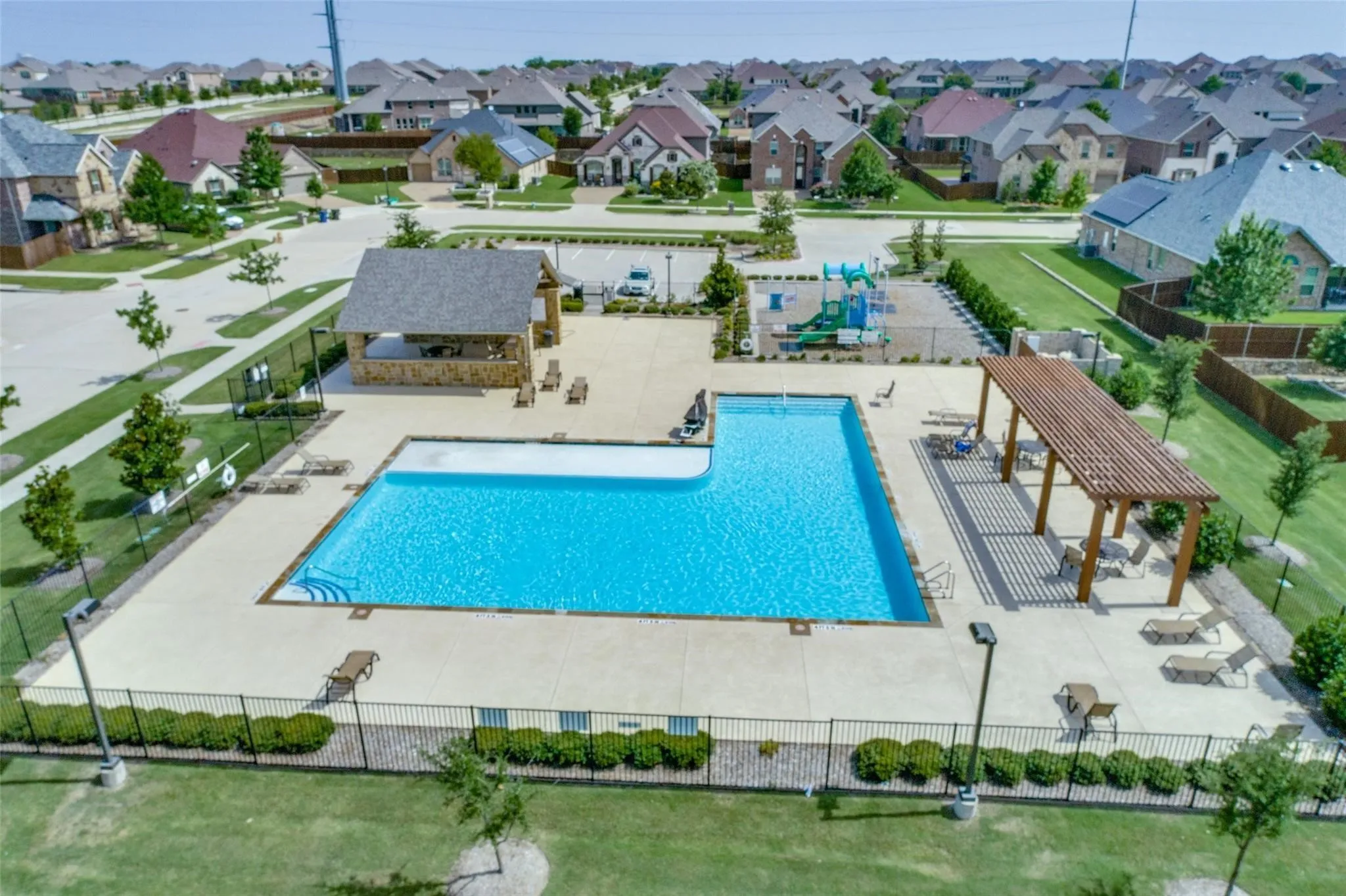 Single Family Residence For Sale in Collin County , 14019 Alden Lane, Frisco, Texas 75035, 5 Bedroom, 4 Bathroom, 2 Garage spaces, 3,731 Sqft, built in 2010, mls#21389979, Real Estate Agent in Frisco, Homes For Sale in Collin county, Homes For Sale in Frisco, Realtor in Frisco Texas, Real Estate Brokerage Independent Realty Texas, Luminita Cordes Realtor