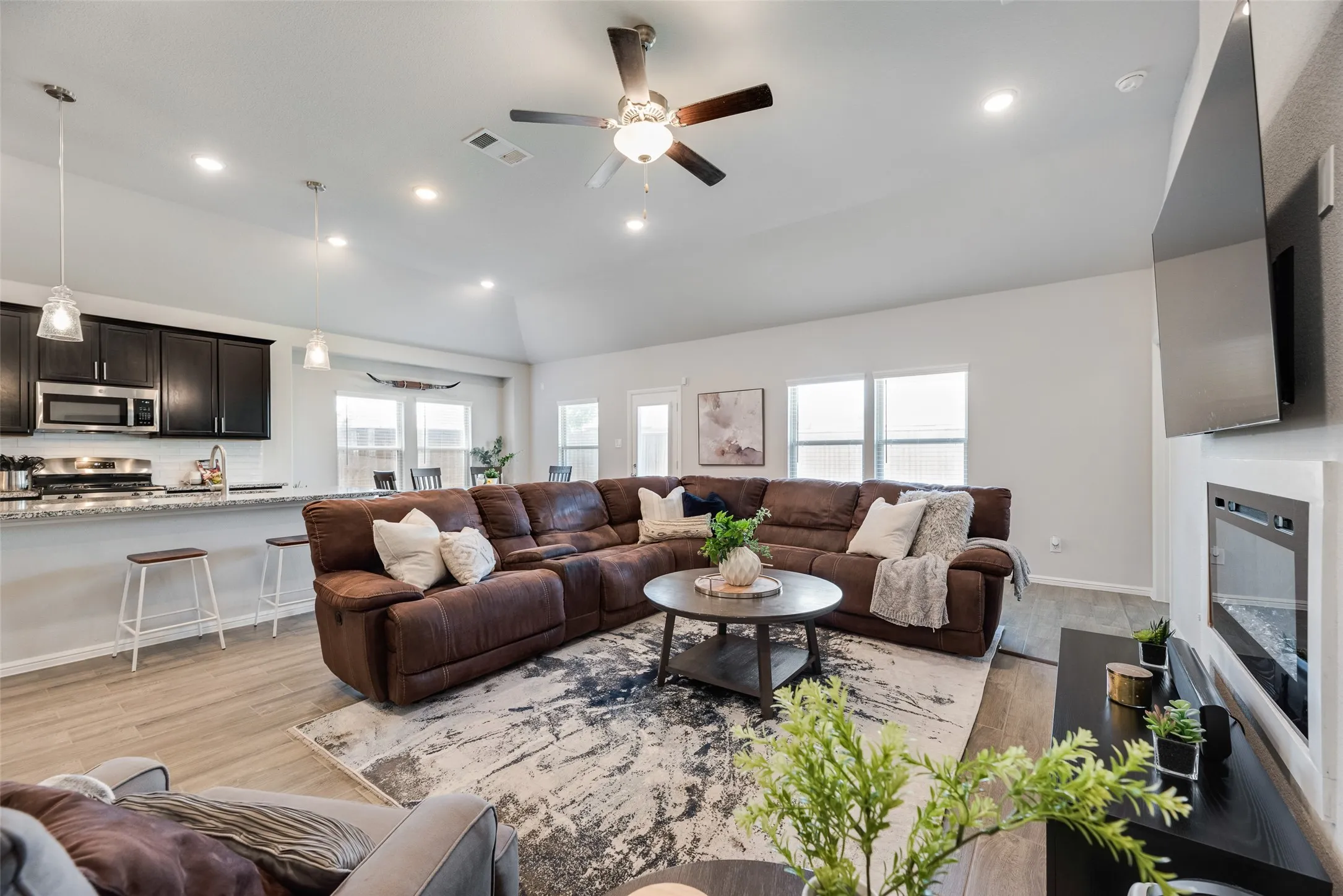 Single Family Residence For Sale in Denton County , 14137 Birch Farm Drive, Pilot Point, Texas 76258, 4 Bedroom, 3 Bathroom, 2 Garage spaces, 2,501 Sqft, built in 2022, mls#21385202, Real Estate Agent in Pilot Point, Homes For Sale in Denton county, Homes For Sale in Pilot Point, Realtor in Pilot Point Texas, Real Estate Brokerage Independent Realty Texas, Luminita Cordes Realtor