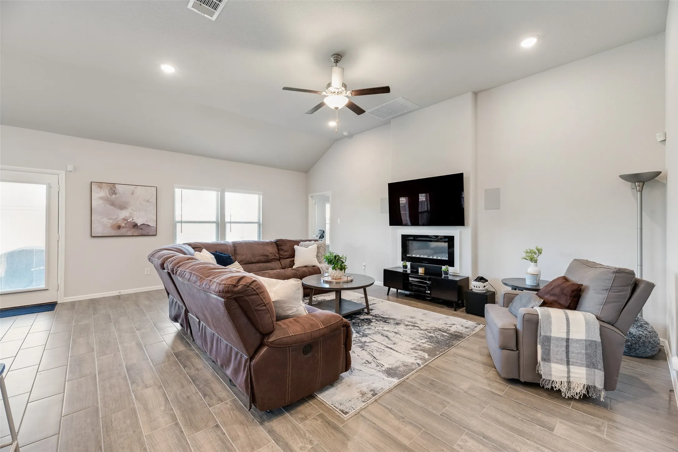 Single Family Residence For Sale in Denton County , 14137 Birch Farm Drive, Pilot Point, Texas 76258, 4 Bedroom, 3 Bathroom, 2 Garage spaces, 2,501 Sqft, built in 2022, mls#21385202, Real Estate Agent in Pilot Point, Homes For Sale in Denton county, Homes For Sale in Pilot Point, Realtor in Pilot Point Texas, Real Estate Brokerage Independent Realty Texas, Luminita Cordes Realtor