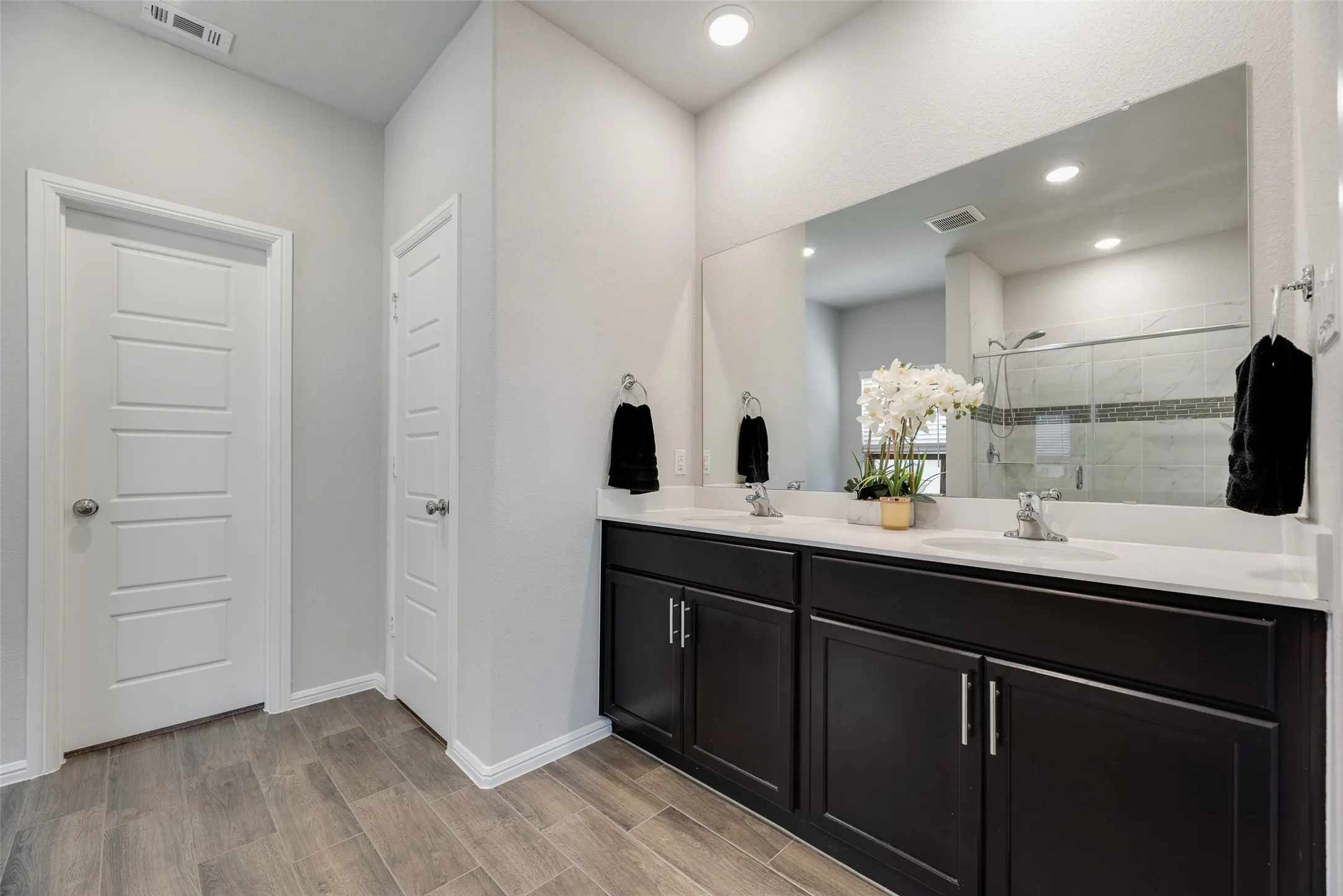 Single Family Residence For Sale in Denton County , 14137 Birch Farm Drive, Pilot Point, Texas 76258, 4 Bedroom, 3 Bathroom, 2 Garage spaces, 2,501 Sqft, built in 2022, mls#21385202, Real Estate Agent in Pilot Point, Homes For Sale in Denton county, Homes For Sale in Pilot Point, Realtor in Pilot Point Texas, Real Estate Brokerage Independent Realty Texas, Luminita Cordes Realtor
