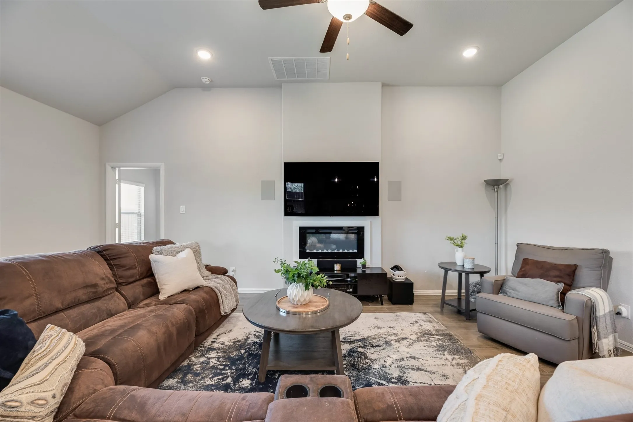 Single Family Residence For Sale in Denton County , 14137 Birch Farm Drive, Pilot Point, Texas 76258, 4 Bedroom, 3 Bathroom, 2 Garage spaces, 2,501 Sqft, built in 2022, mls#21385202, Real Estate Agent in Pilot Point, Homes For Sale in Denton county, Homes For Sale in Pilot Point, Realtor in Pilot Point Texas, Real Estate Brokerage Independent Realty Texas, Luminita Cordes Realtor