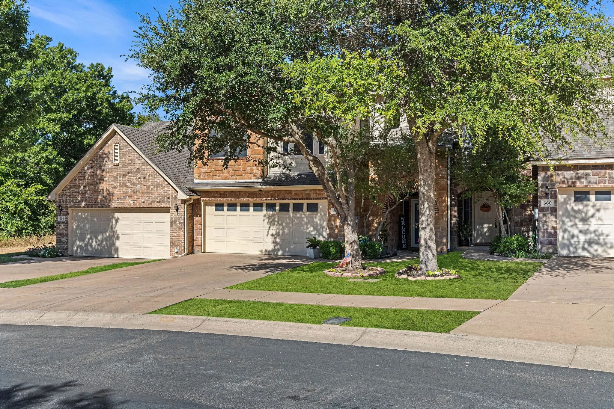 Townhouse For Sale in Wise County , 370 Greathouse Village, Decatur, Texas 76234, 4 Bedroom, 4 Bathroom, 2 Garage spaces, 2,027 Sqft, built in 2008, mls#21388479, Real Estate Agent in Decatur, Homes For Sale in Wise county, Homes For Sale in Decatur, Realtor in Decatur Texas, Real Estate Brokerage Independent Realty Texas, Luminita Cordes Realtor
