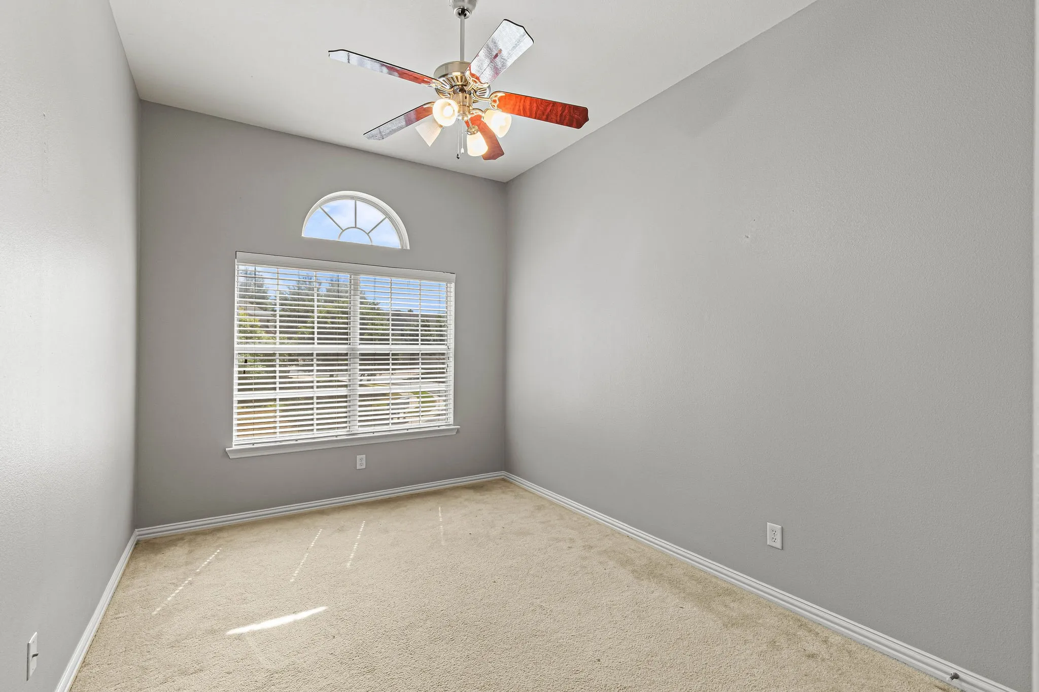 Townhouse For Sale in Wise County , 370 Greathouse Village, Decatur, Texas 76234, 4 Bedroom, 4 Bathroom, 2 Garage spaces, 2,027 Sqft, built in 2008, mls#21388479, Real Estate Agent in Decatur, Homes For Sale in Wise county, Homes For Sale in Decatur, Realtor in Decatur Texas, Real Estate Brokerage Independent Realty Texas, Luminita Cordes Realtor