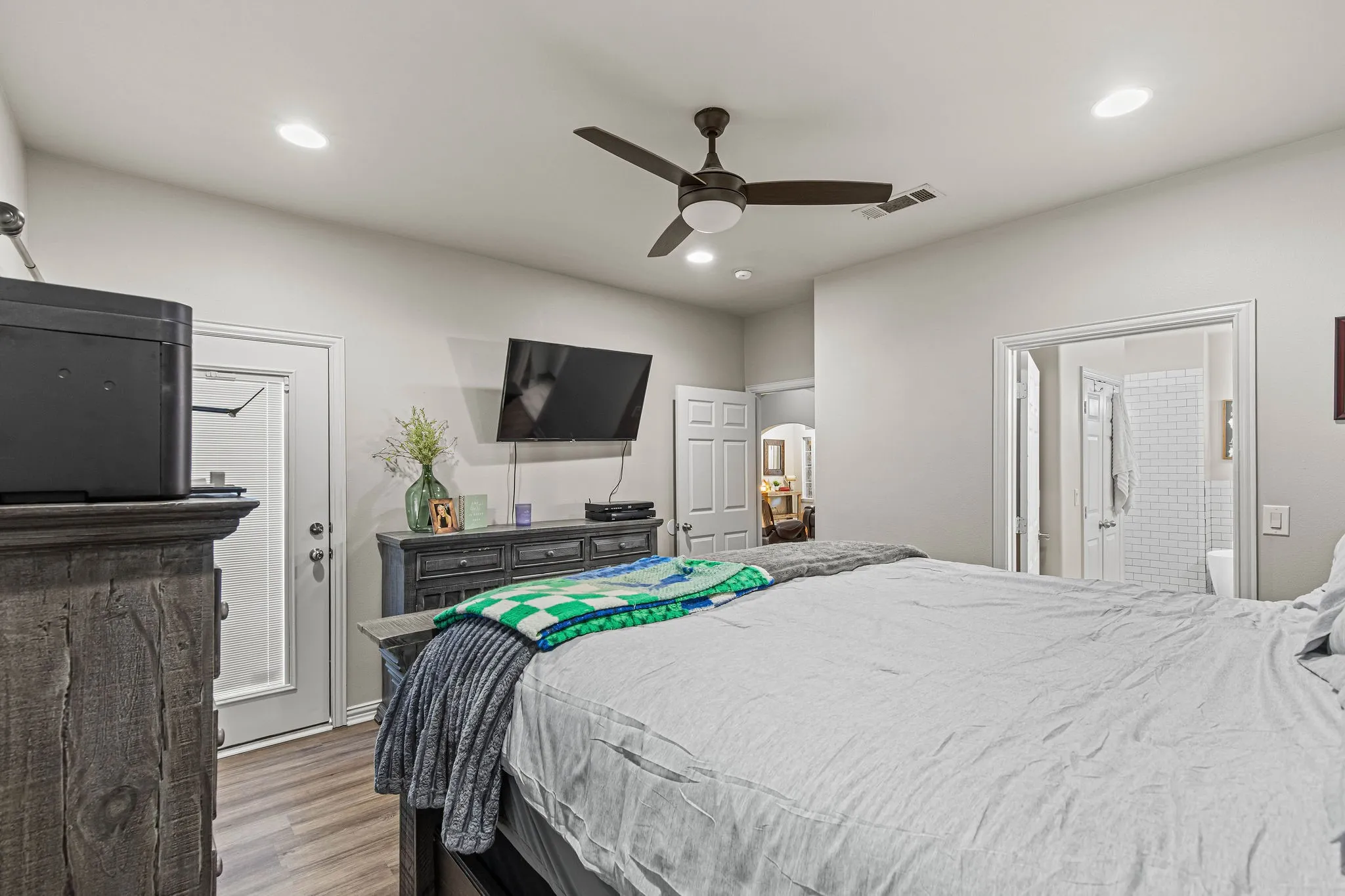 Townhouse For Sale in Wise County , 370 Greathouse Village, Decatur, Texas 76234, 4 Bedroom, 4 Bathroom, 2 Garage spaces, 2,027 Sqft, built in 2008, mls#21388479, Real Estate Agent in Decatur, Homes For Sale in Wise county, Homes For Sale in Decatur, Realtor in Decatur Texas, Real Estate Brokerage Independent Realty Texas, Luminita Cordes Realtor