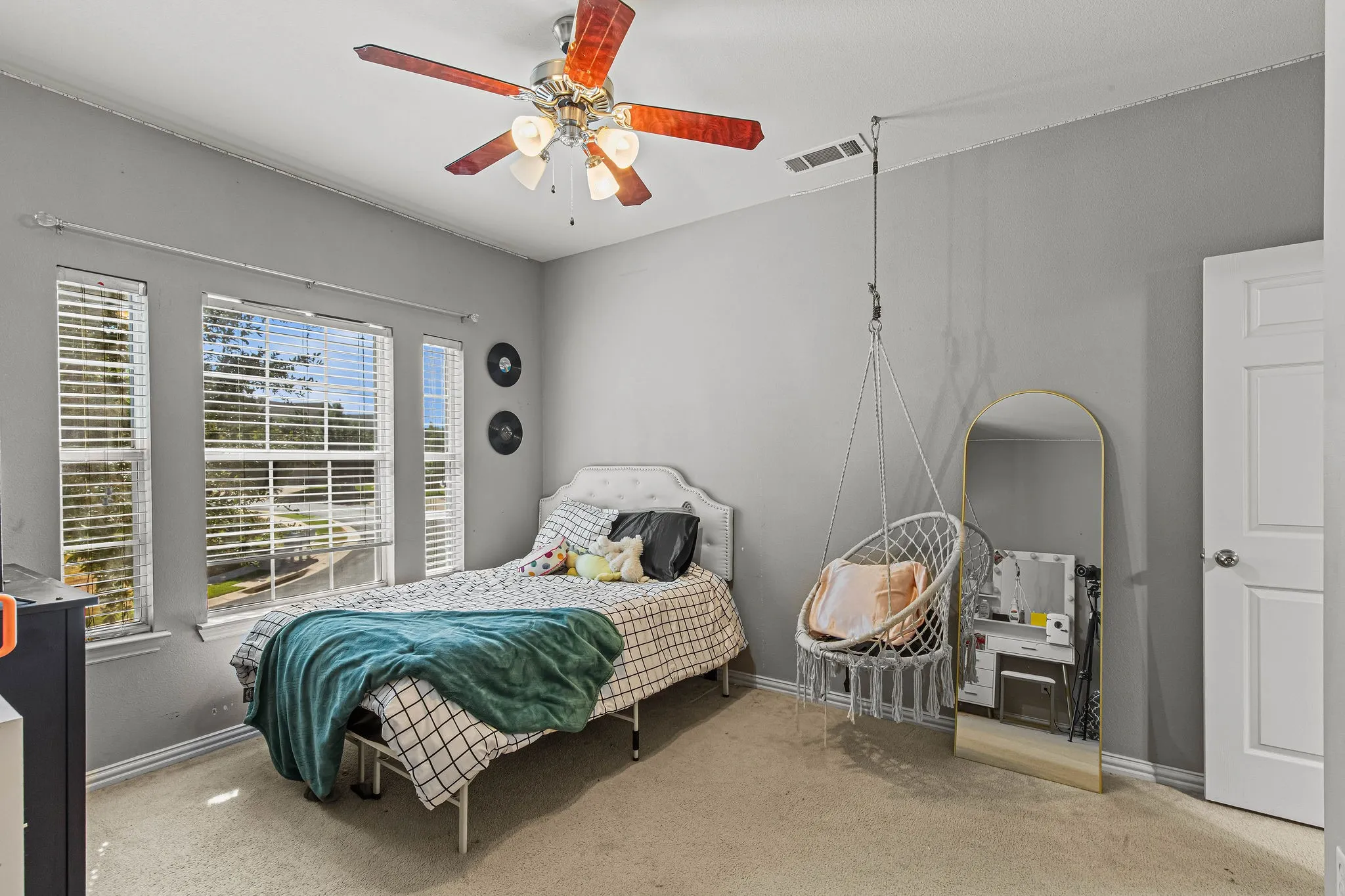 Townhouse For Sale in Wise County , 370 Greathouse Village, Decatur, Texas 76234, 4 Bedroom, 4 Bathroom, 2 Garage spaces, 2,027 Sqft, built in 2008, mls#21388479, Real Estate Agent in Decatur, Homes For Sale in Wise county, Homes For Sale in Decatur, Realtor in Decatur Texas, Real Estate Brokerage Independent Realty Texas, Luminita Cordes Realtor