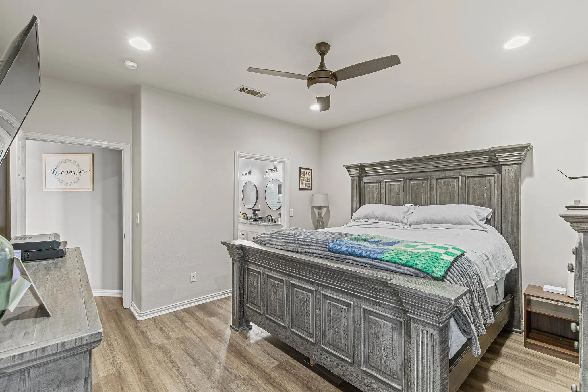 Townhouse For Sale in Wise County , 370 Greathouse Village, Decatur, Texas 76234, 4 Bedroom, 4 Bathroom, 2 Garage spaces, 2,027 Sqft, built in 2008, mls#21388479, Real Estate Agent in Decatur, Homes For Sale in Wise county, Homes For Sale in Decatur, Realtor in Decatur Texas, Real Estate Brokerage Independent Realty Texas, Luminita Cordes Realtor
