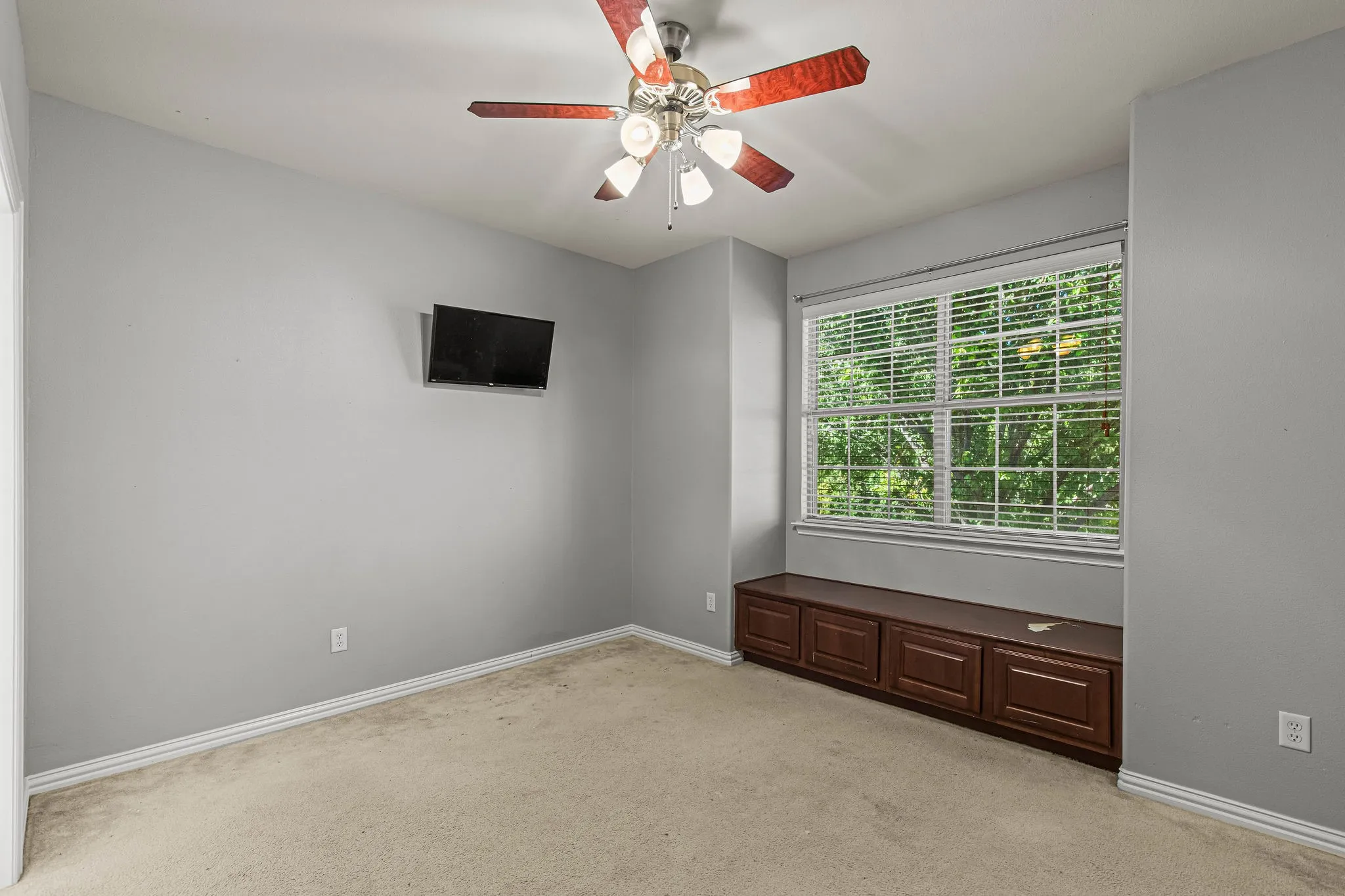 Townhouse For Sale in Wise County , 370 Greathouse Village, Decatur, Texas 76234, 4 Bedroom, 4 Bathroom, 2 Garage spaces, 2,027 Sqft, built in 2008, mls#21388479, Real Estate Agent in Decatur, Homes For Sale in Wise county, Homes For Sale in Decatur, Realtor in Decatur Texas, Real Estate Brokerage Independent Realty Texas, Luminita Cordes Realtor