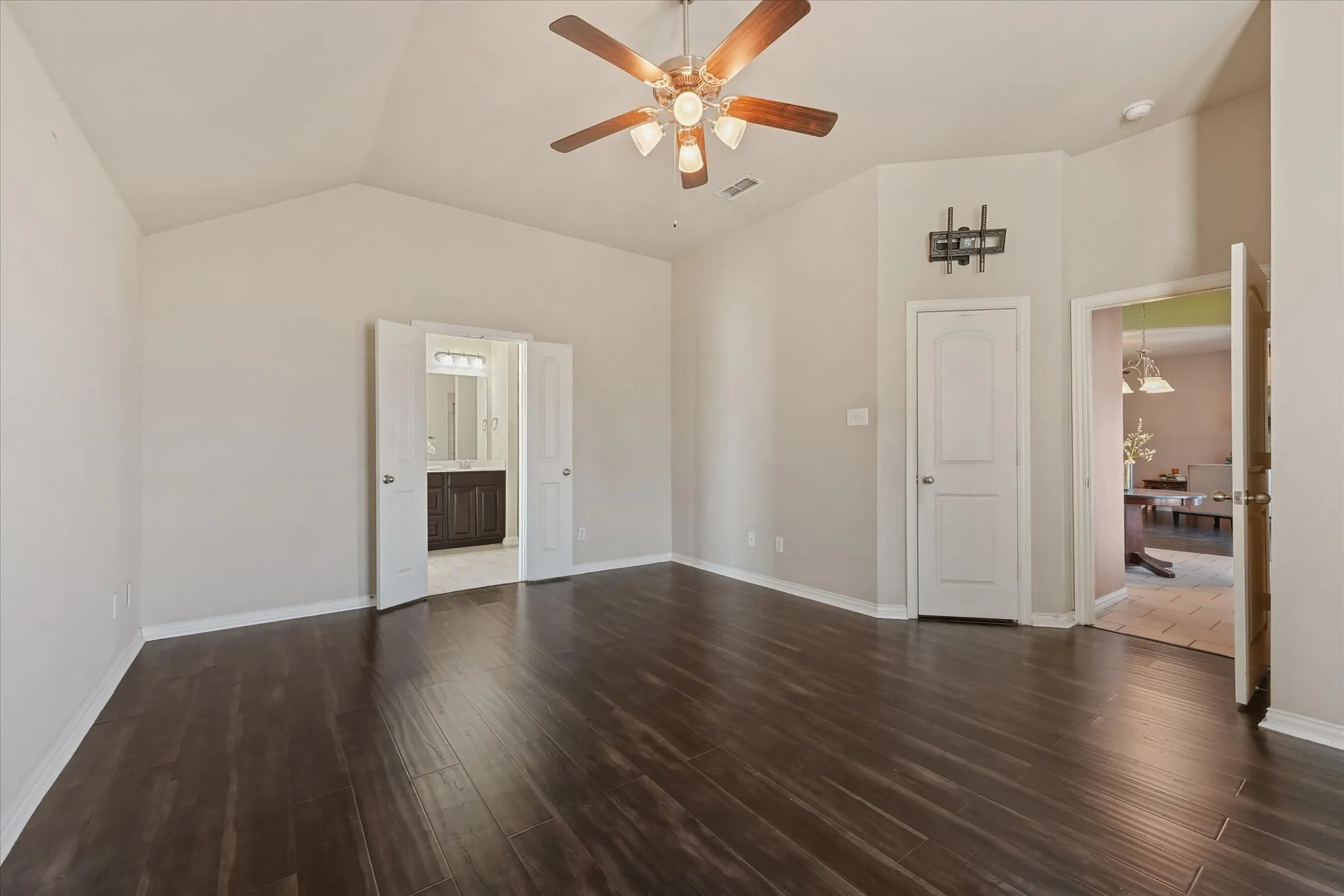 Single Family Residence For Sale in Ellis County , 343 Cambridge Court, Waxahachie, Texas 75167, 4 Bedroom, 2 Bathroom, 2 Garage spaces, 2,195 Sqft, built in 2013, mls#21389991, Real Estate Agent in Waxahachie, Homes For Sale in Ellis county, Homes For Sale in Waxahachie, Realtor in Waxahachie Texas, Real Estate Brokerage Independent Realty Texas, Luminita Cordes Realtor