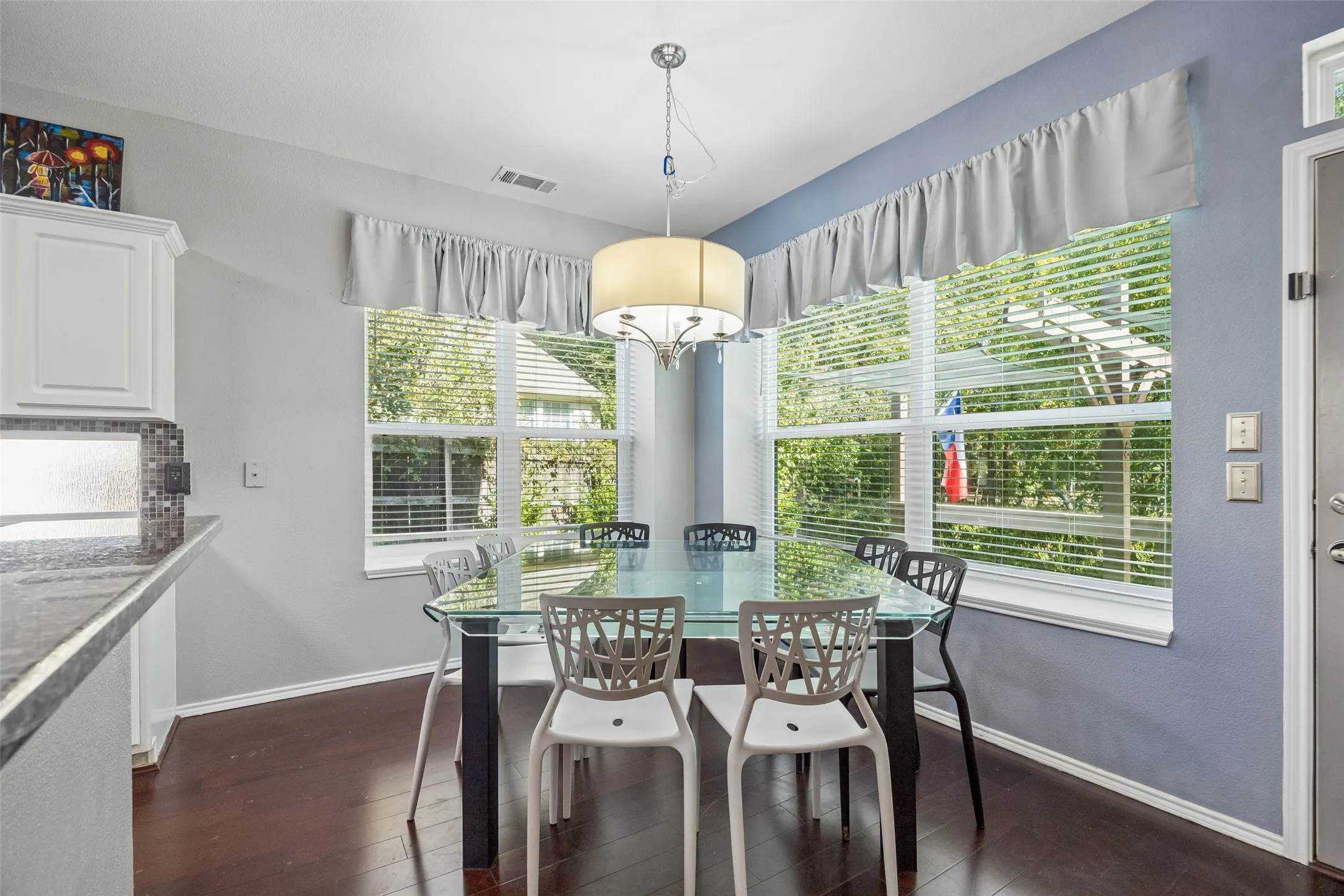 Single Family Residence For Sale in Collin County , 6804 Nottoway Lane, Plano, Texas 75074, 4 Bedroom, 4 Bathroom, 2 Garage spaces, 2,858 Sqft, built in 2000, mls#21389994, Real Estate Agent in Plano, Homes For Sale in Collin county, Homes For Sale in Plano, Realtor in Plano Texas, Real Estate Brokerage Independent Realty Texas, Luminita Cordes Realtor