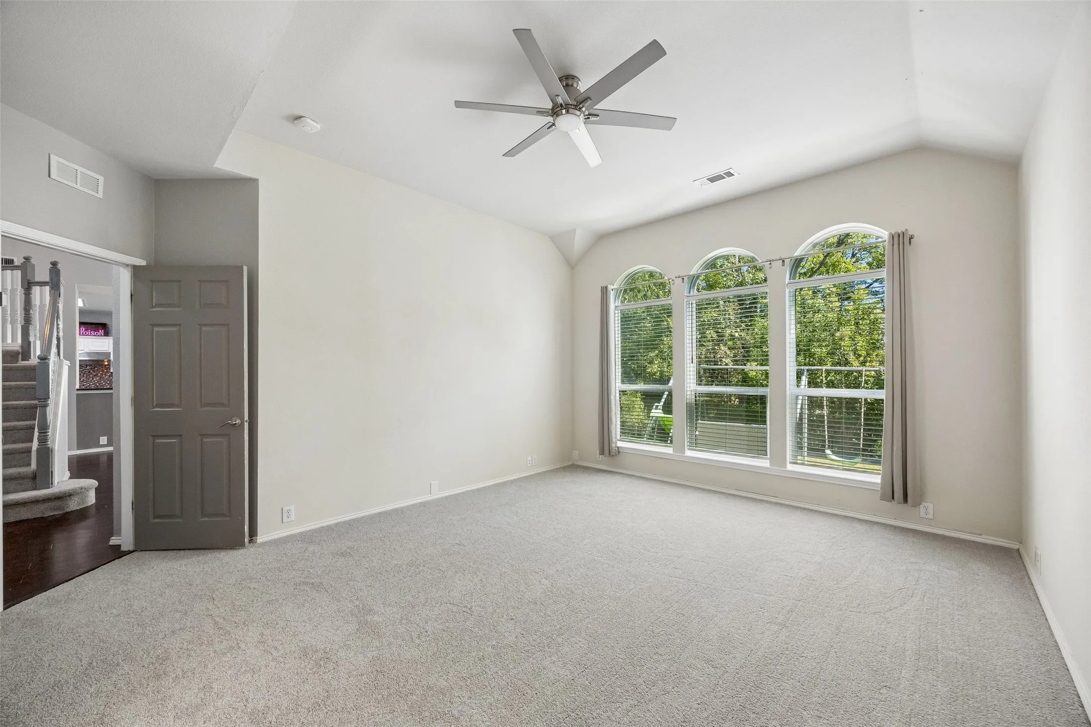 Single Family Residence For Sale in Collin County , 6804 Nottoway Lane, Plano, Texas 75074, 4 Bedroom, 4 Bathroom, 2 Garage spaces, 2,858 Sqft, built in 2000, mls#21389994, Real Estate Agent in Plano, Homes For Sale in Collin county, Homes For Sale in Plano, Realtor in Plano Texas, Real Estate Brokerage Independent Realty Texas, Luminita Cordes Realtor