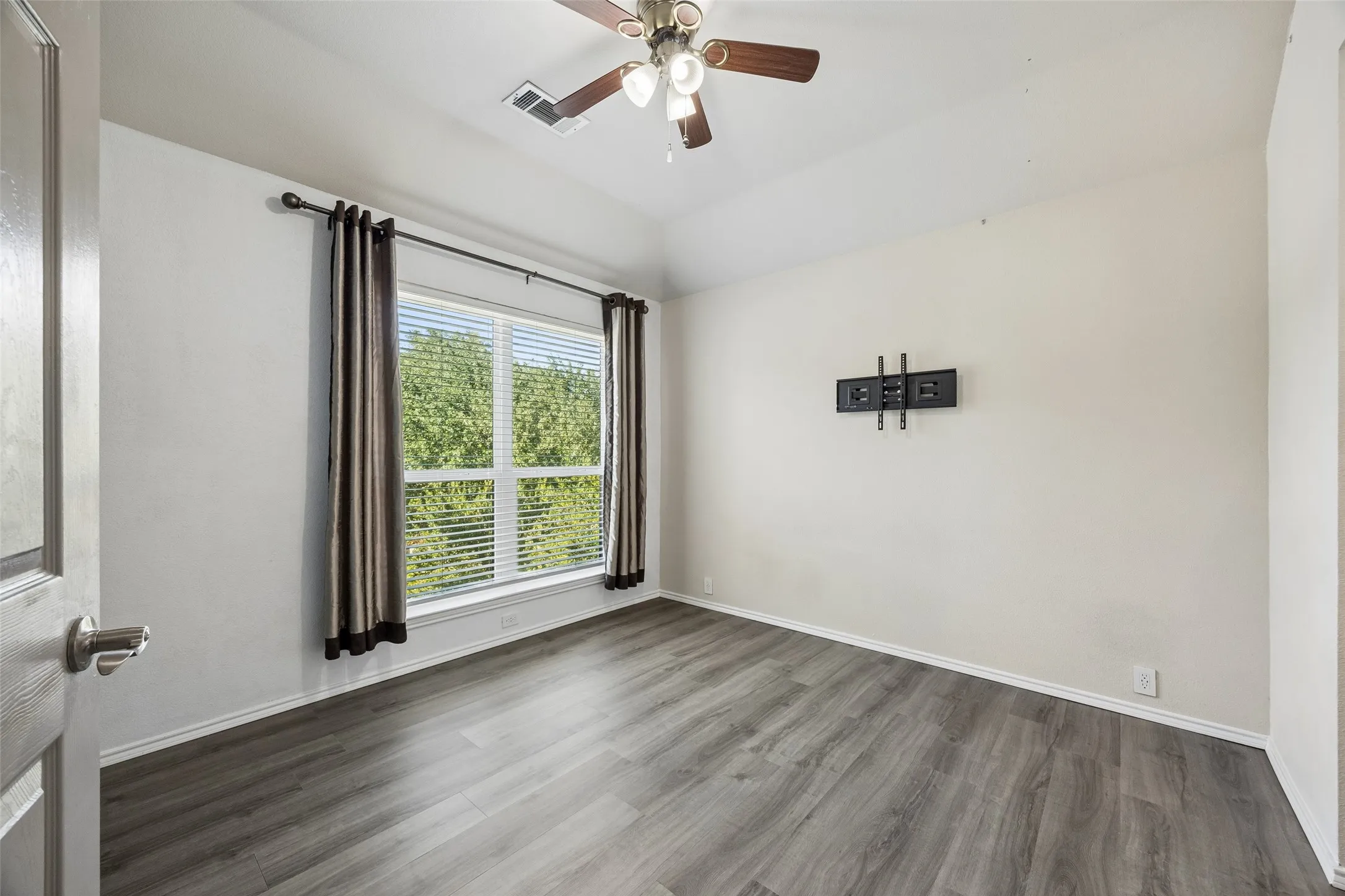 Single Family Residence For Sale in Collin County , 6804 Nottoway Lane, Plano, Texas 75074, 4 Bedroom, 4 Bathroom, 2 Garage spaces, 2,858 Sqft, built in 2000, mls#21389994, Real Estate Agent in Plano, Homes For Sale in Collin county, Homes For Sale in Plano, Realtor in Plano Texas, Real Estate Brokerage Independent Realty Texas, Luminita Cordes Realtor