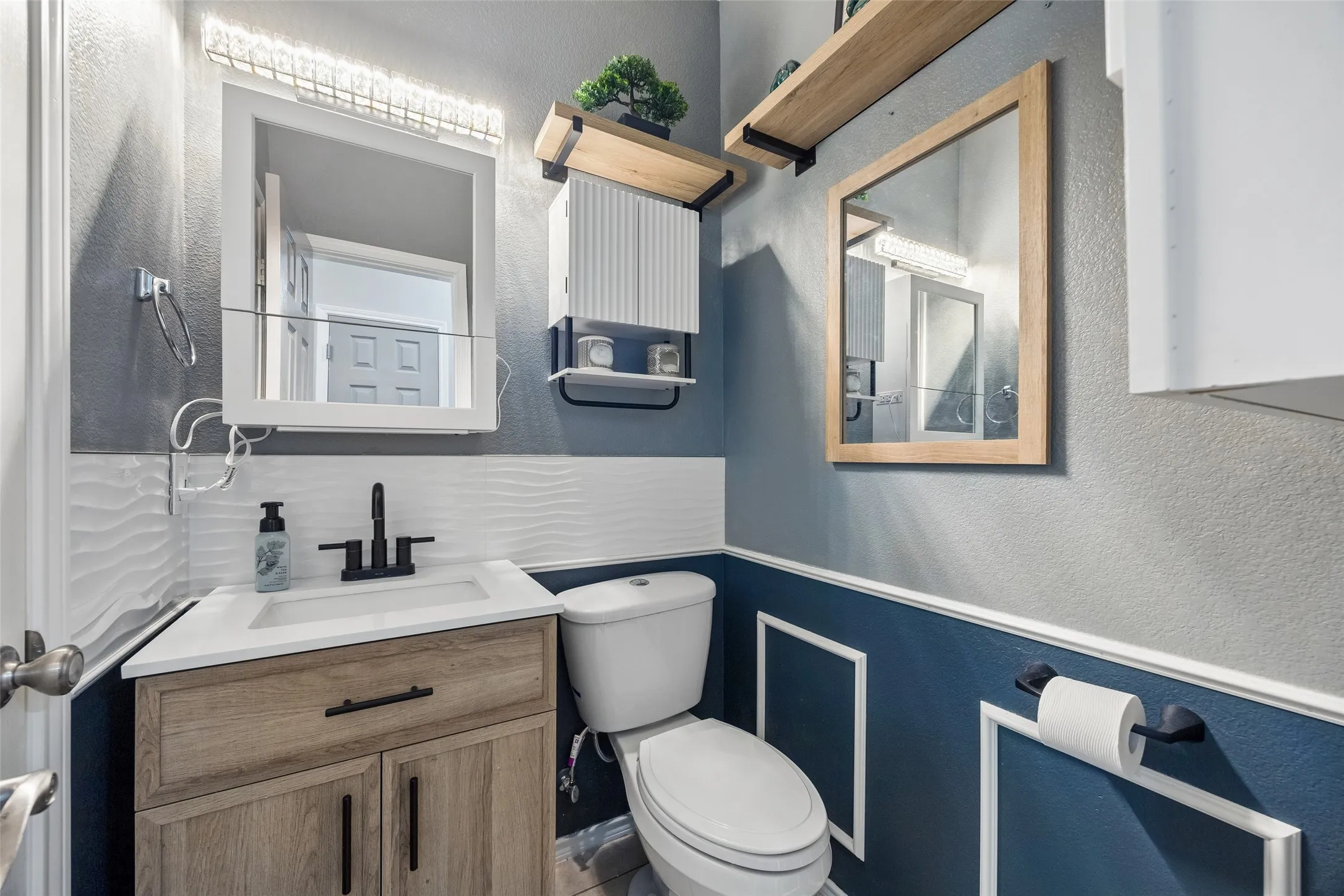 Single Family Residence For Sale in Collin County , 6804 Nottoway Lane, Plano, Texas 75074, 4 Bedroom, 4 Bathroom, 2 Garage spaces, 2,858 Sqft, built in 2000, mls#21389994, Real Estate Agent in Plano, Homes For Sale in Collin county, Homes For Sale in Plano, Realtor in Plano Texas, Real Estate Brokerage Independent Realty Texas, Luminita Cordes Realtor