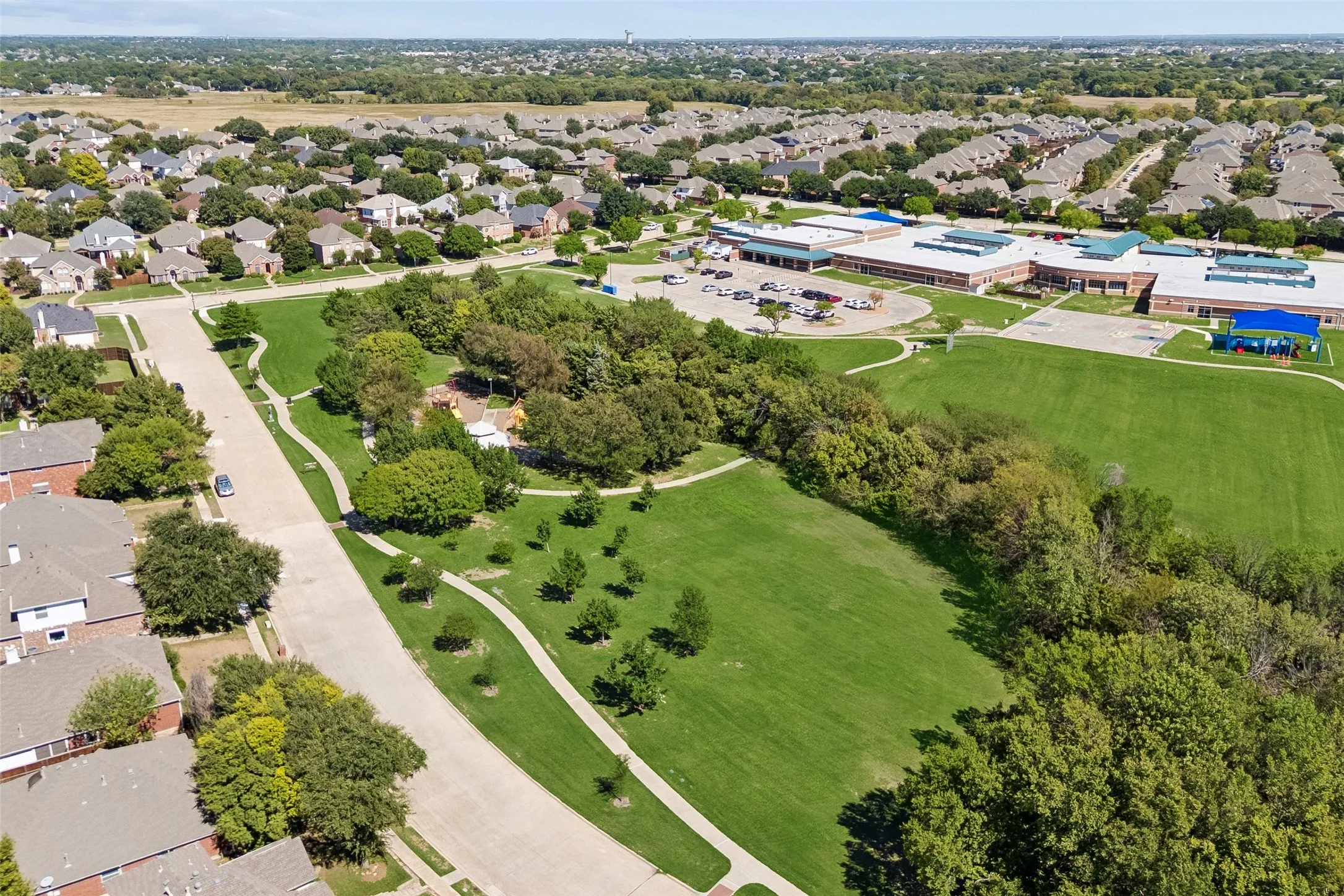 Single Family Residence For Sale in Collin County , 6804 Nottoway Lane, Plano, Texas 75074, 4 Bedroom, 4 Bathroom, 2 Garage spaces, 2,858 Sqft, built in 2000, mls#21389994, Real Estate Agent in Plano, Homes For Sale in Collin county, Homes For Sale in Plano, Realtor in Plano Texas, Real Estate Brokerage Independent Realty Texas, Luminita Cordes Realtor