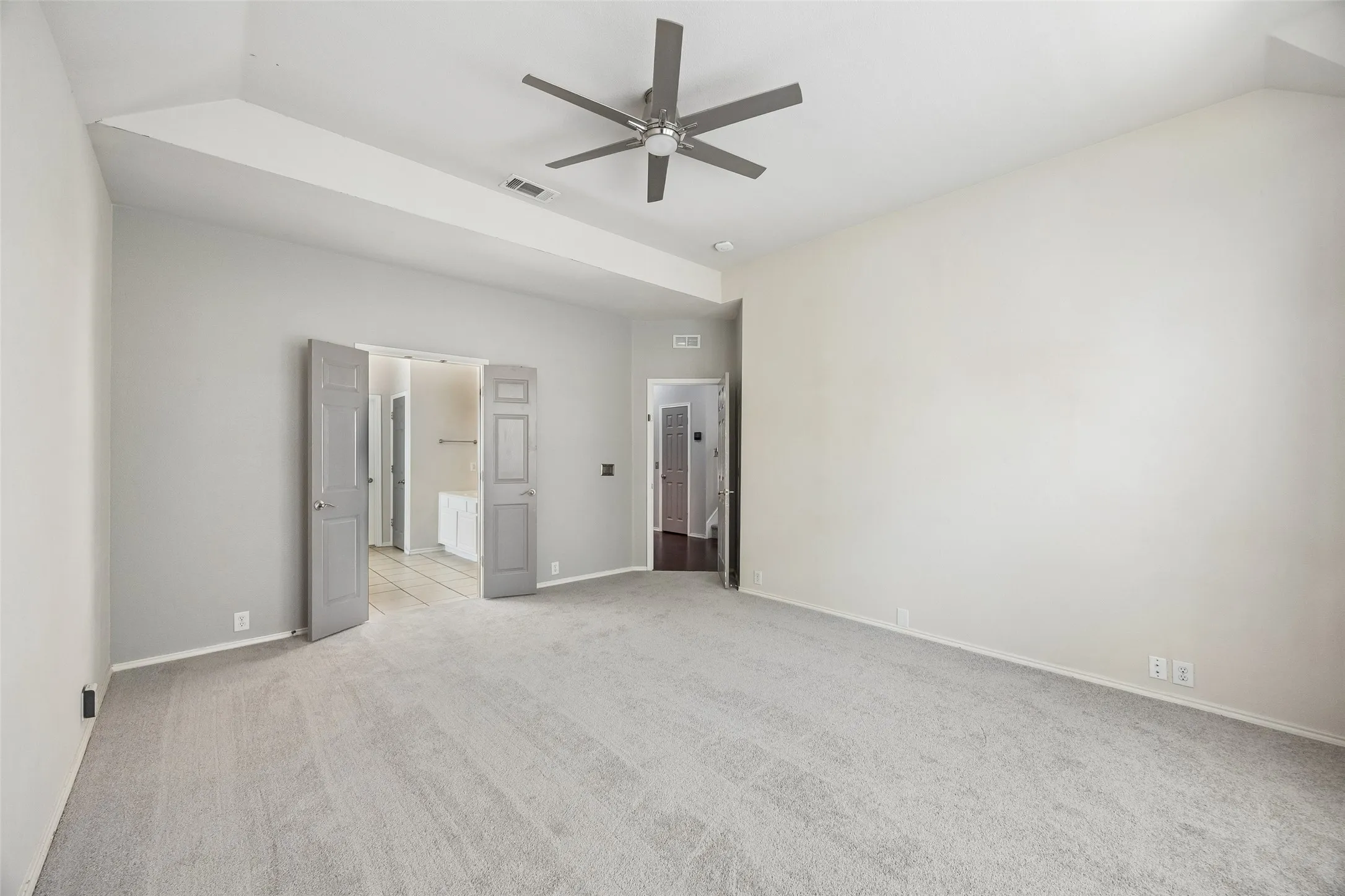 Single Family Residence For Sale in Collin County , 6804 Nottoway Lane, Plano, Texas 75074, 4 Bedroom, 4 Bathroom, 2 Garage spaces, 2,858 Sqft, built in 2000, mls#21389994, Real Estate Agent in Plano, Homes For Sale in Collin county, Homes For Sale in Plano, Realtor in Plano Texas, Real Estate Brokerage Independent Realty Texas, Luminita Cordes Realtor