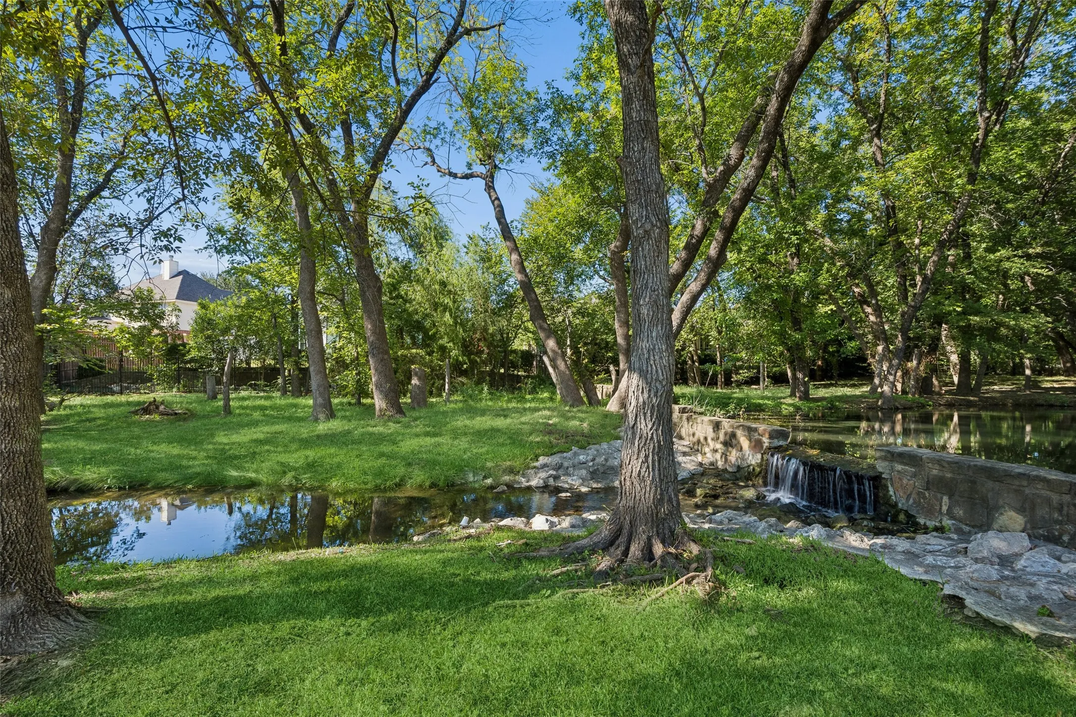 Single Family Residence For Sale in Collin County , 6804 Nottoway Lane, Plano, Texas 75074, 4 Bedroom, 4 Bathroom, 2 Garage spaces, 2,858 Sqft, built in 2000, mls#21389994, Real Estate Agent in Plano, Homes For Sale in Collin county, Homes For Sale in Plano, Realtor in Plano Texas, Real Estate Brokerage Independent Realty Texas, Luminita Cordes Realtor